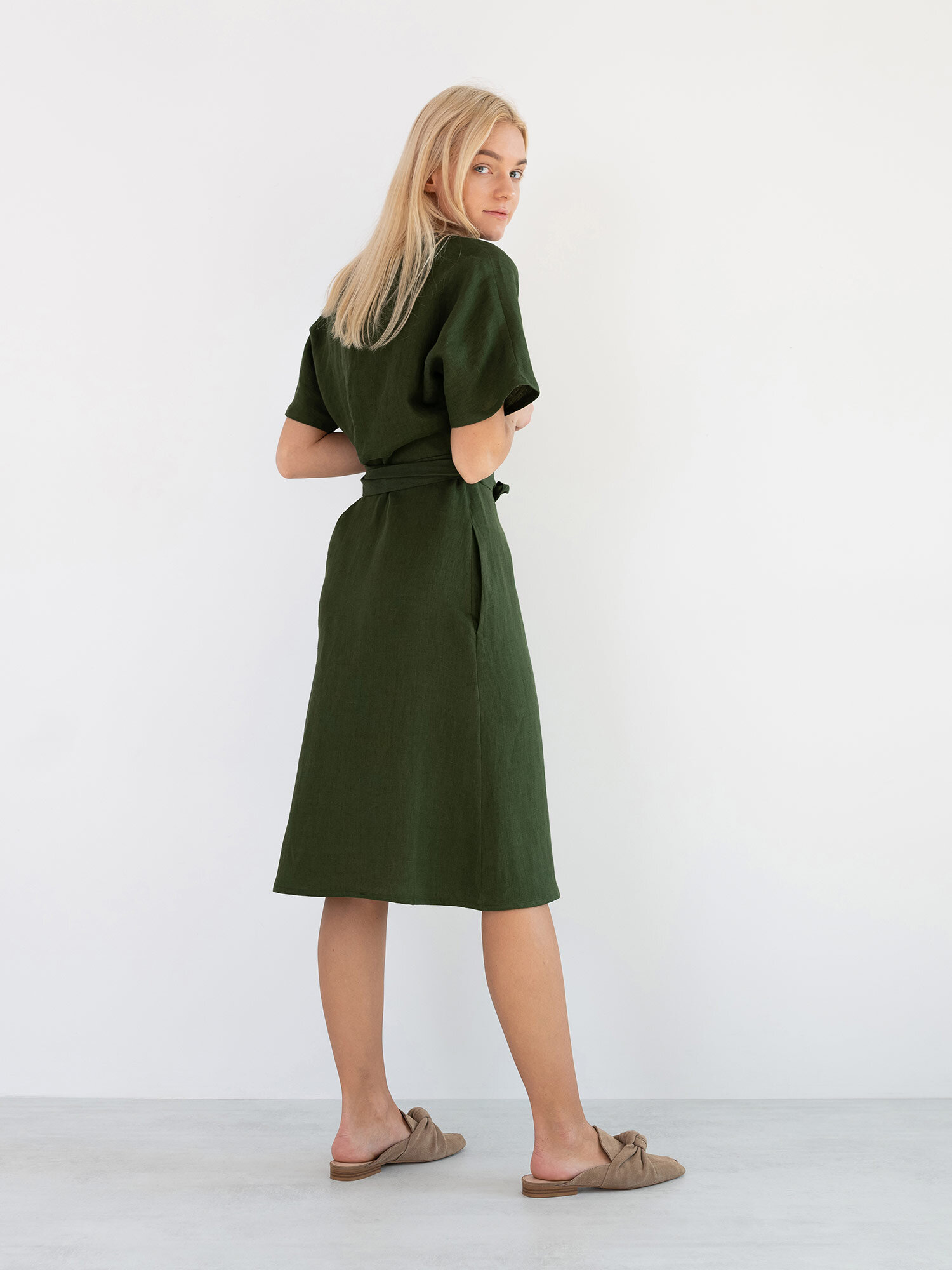 Bild 5 von SUMMER Leinen Wickelkleid in von Love and Confuse