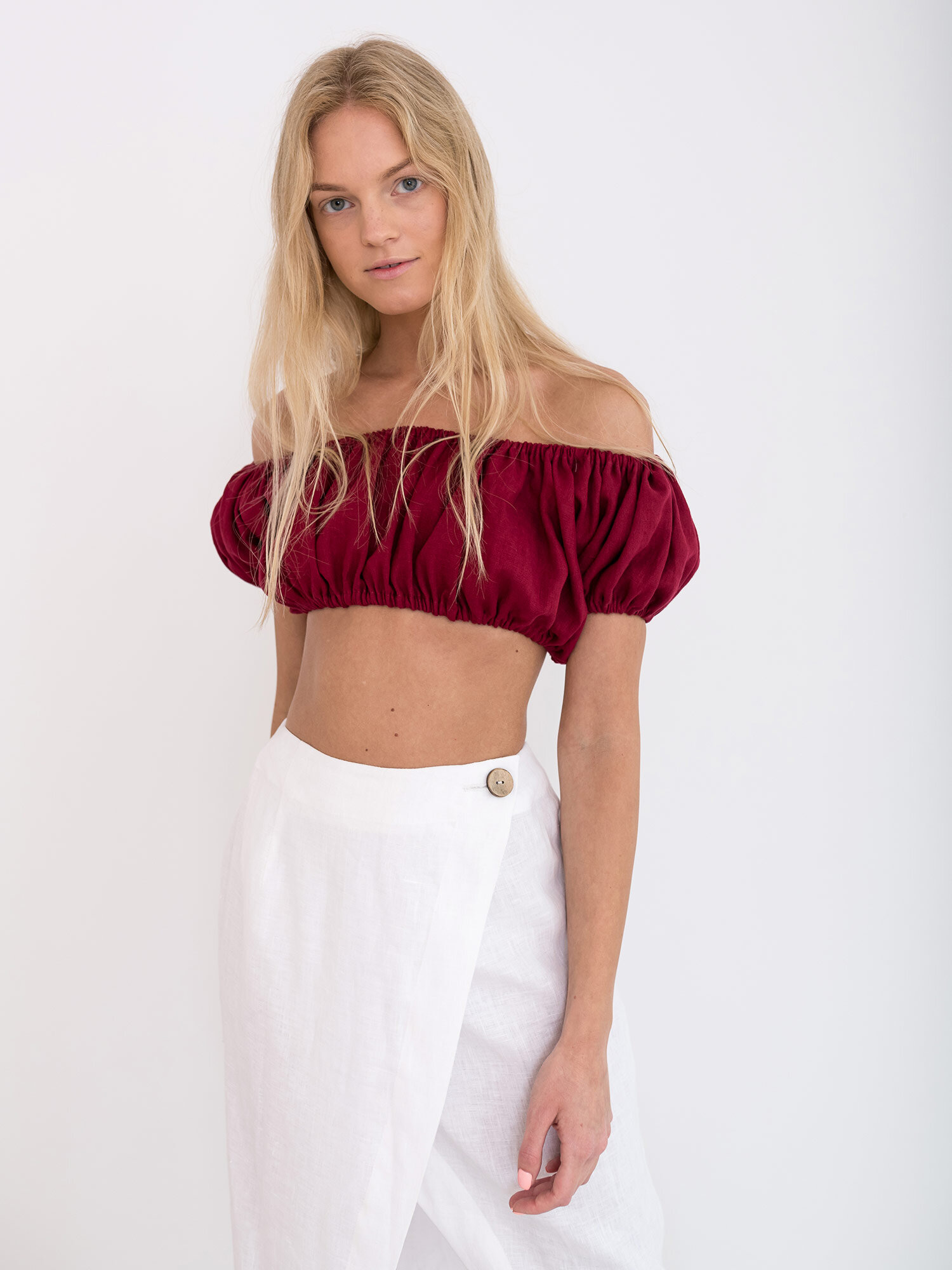 Bild 3 von VALENTINA - Schulterfreies Leinen-Crop-Top in von Love and Confuse