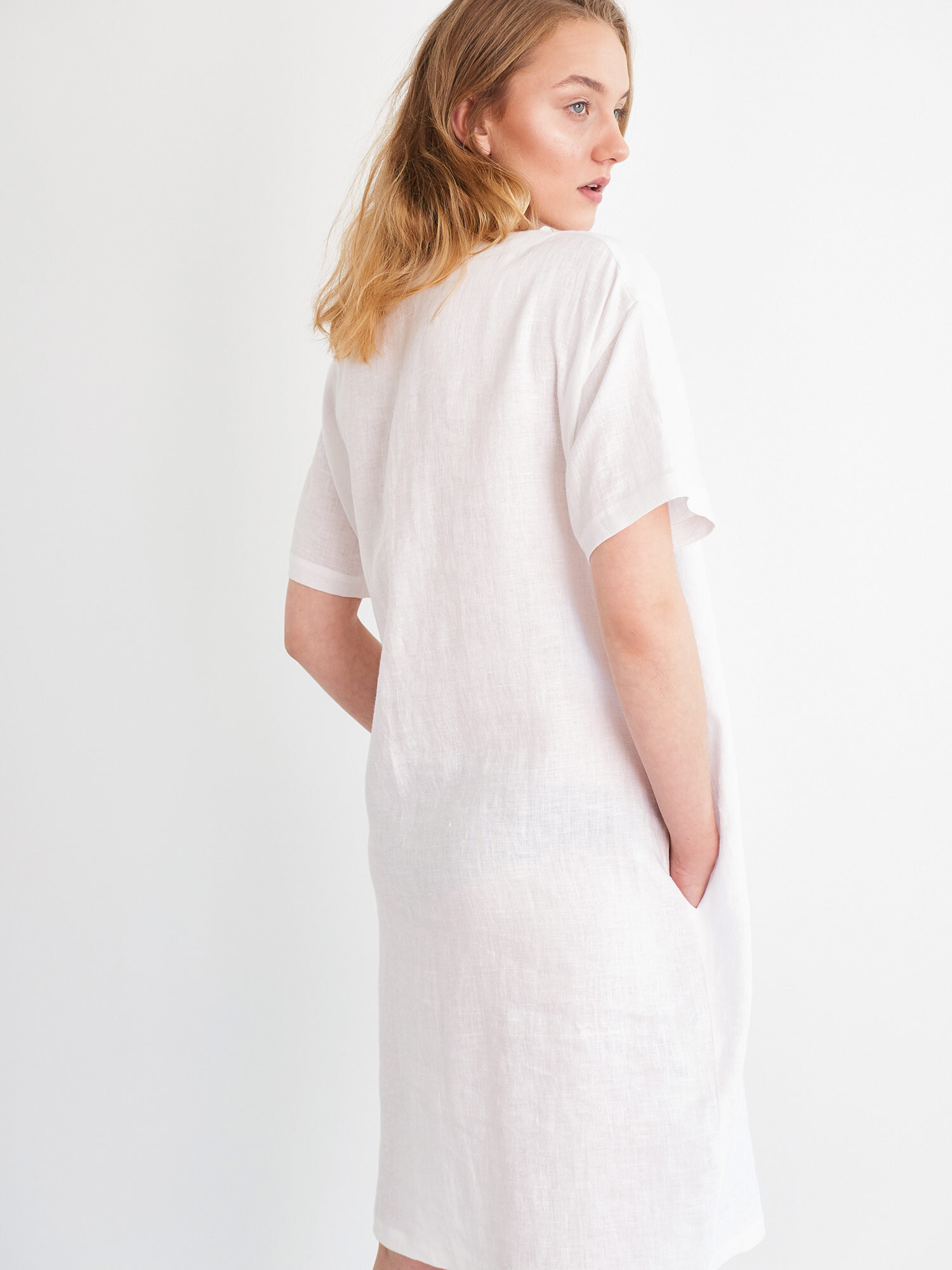 Bild 1 von VENICE Leinen-Tunikakleid in White, you can also choose other colors above von Love and Confuse