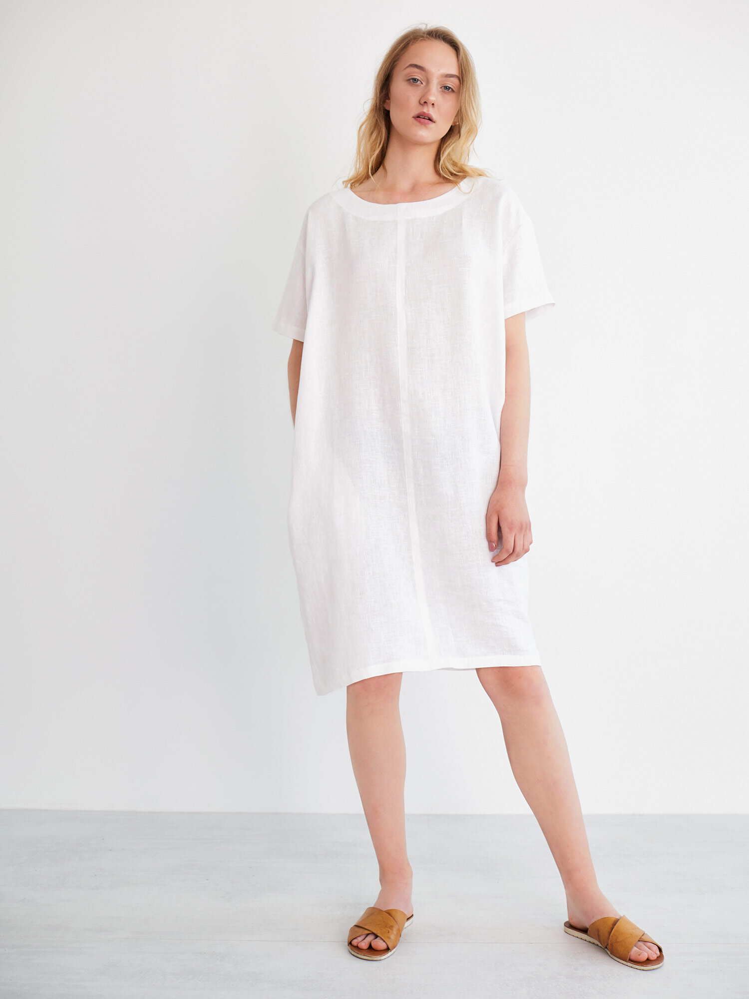 Bild 4 von VENICE Leinen-Tunikakleid in White, you can also choose other colors above von Love and Confuse