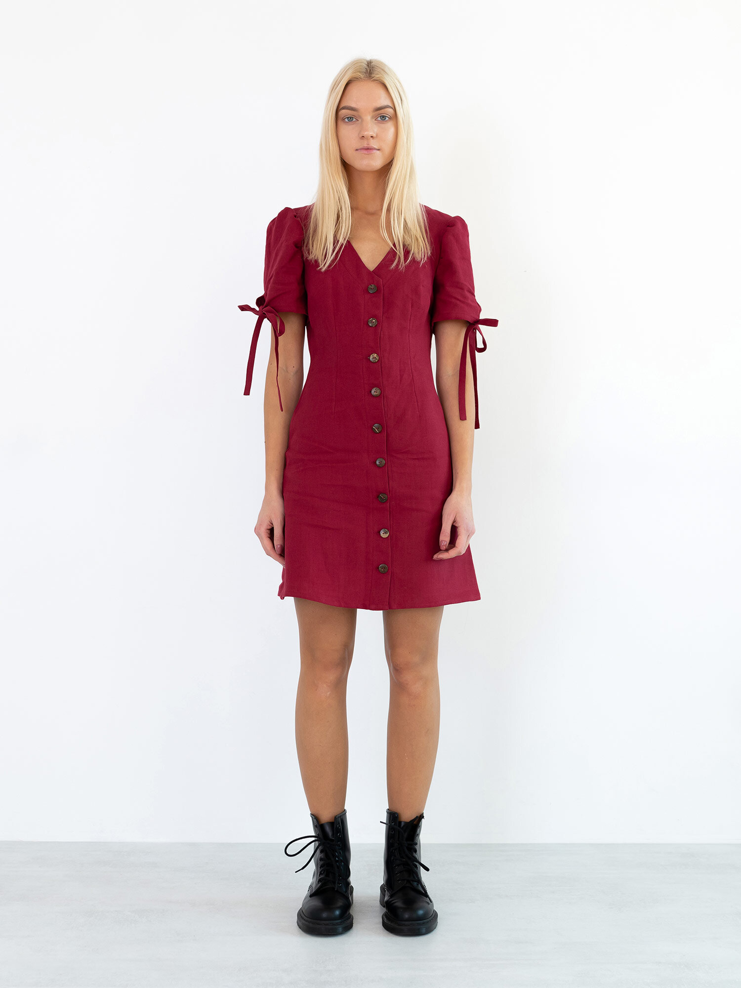 Bild 2 von VENUS Leinen-Hemdblusenkleid in Cherry red, you can also choose other colors above von Love and Confuse