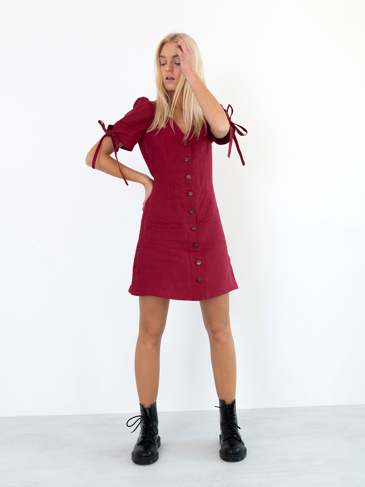 Bild 4 von VENUS Leinen-Hemdblusenkleid in Cherry red, you can also choose other colors above von Love and Confuse