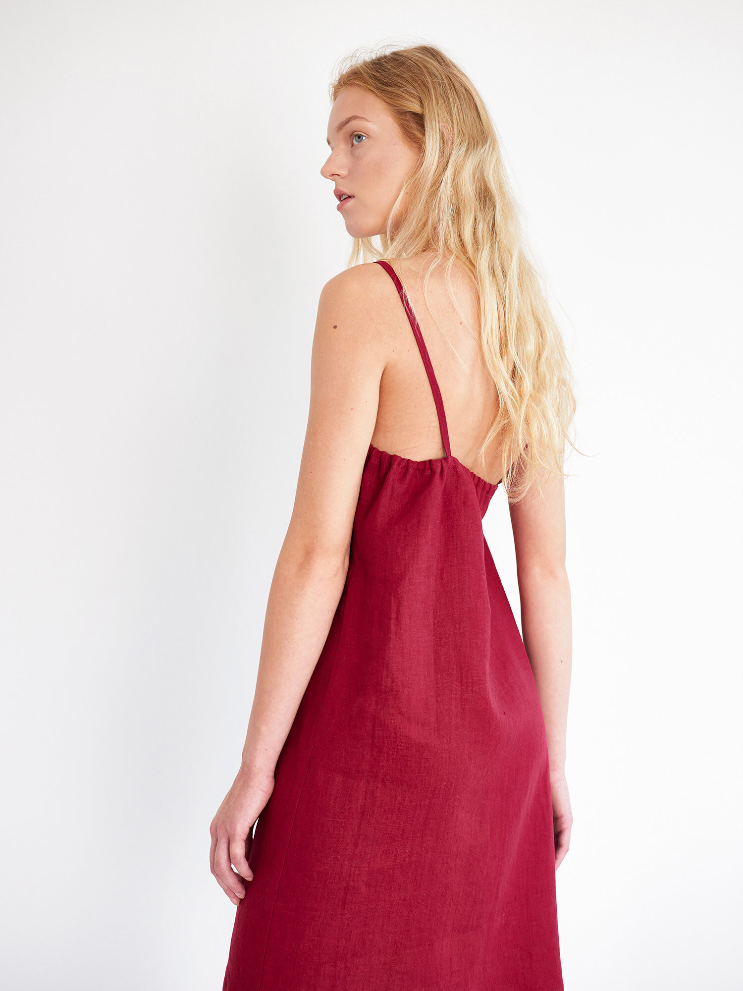Bild 3 von VIOLET Leinen Slip-Kleid in von Love and Confuse