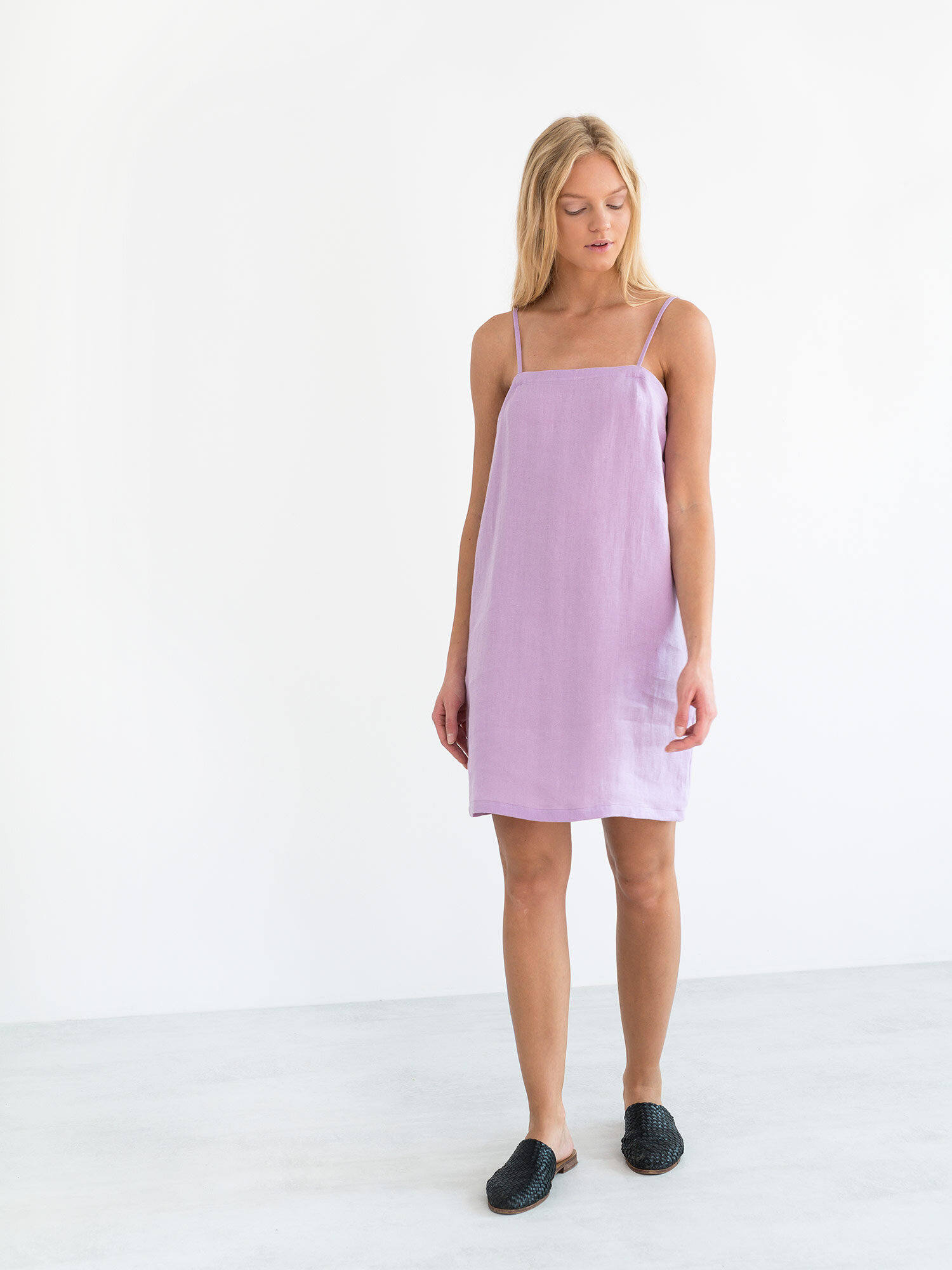 Bild 4 von VIOLET Leinen Slip-Kleid in von Love and Confuse