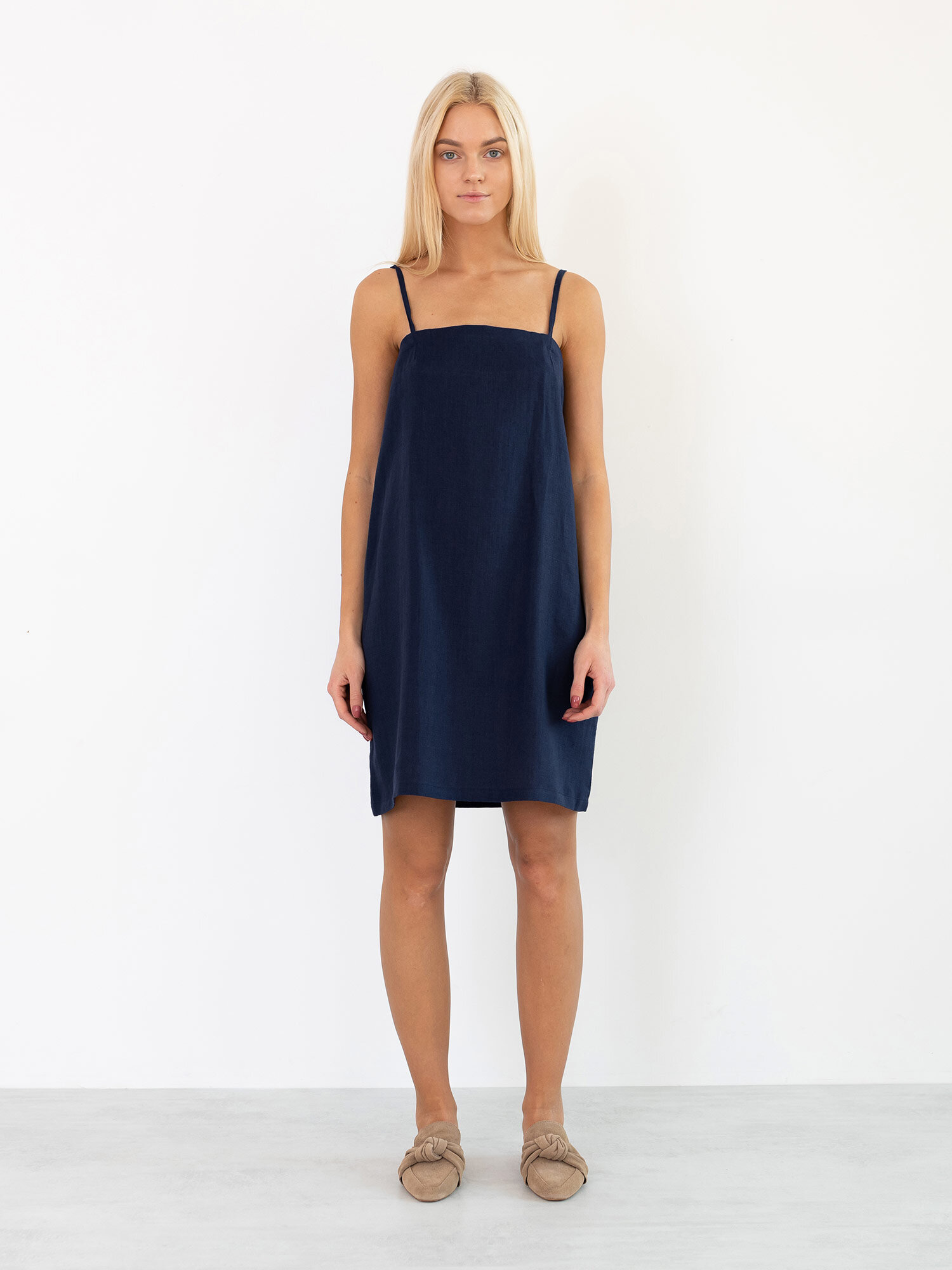 Bild 2 von VIOLET Leinen Slip-Kleid in von Love and Confuse