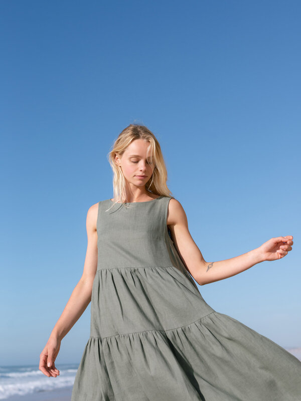 AGOTA Sleeveless Tiered Linen Dress