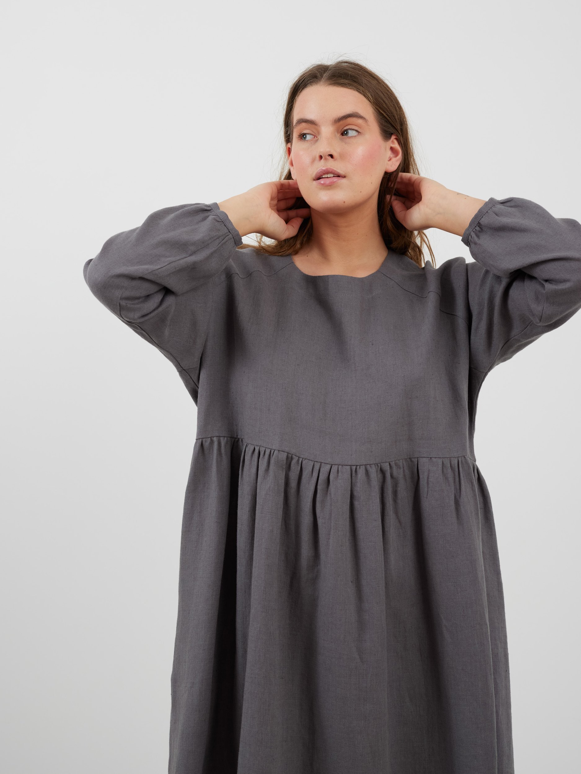 Bild 3 von BAY Langarm Leinenkleid Midi in von Love and Confuse