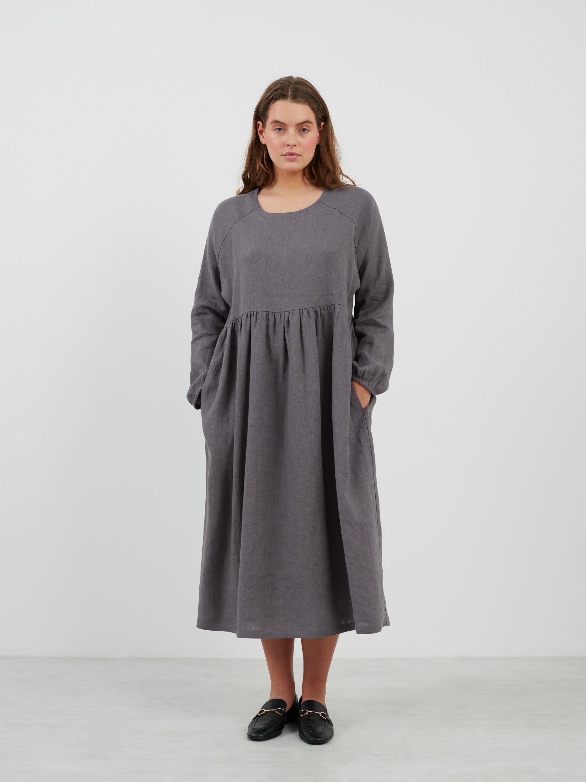 Bild 4 von BAY Langarm Leinenkleid Midi in von Love and Confuse