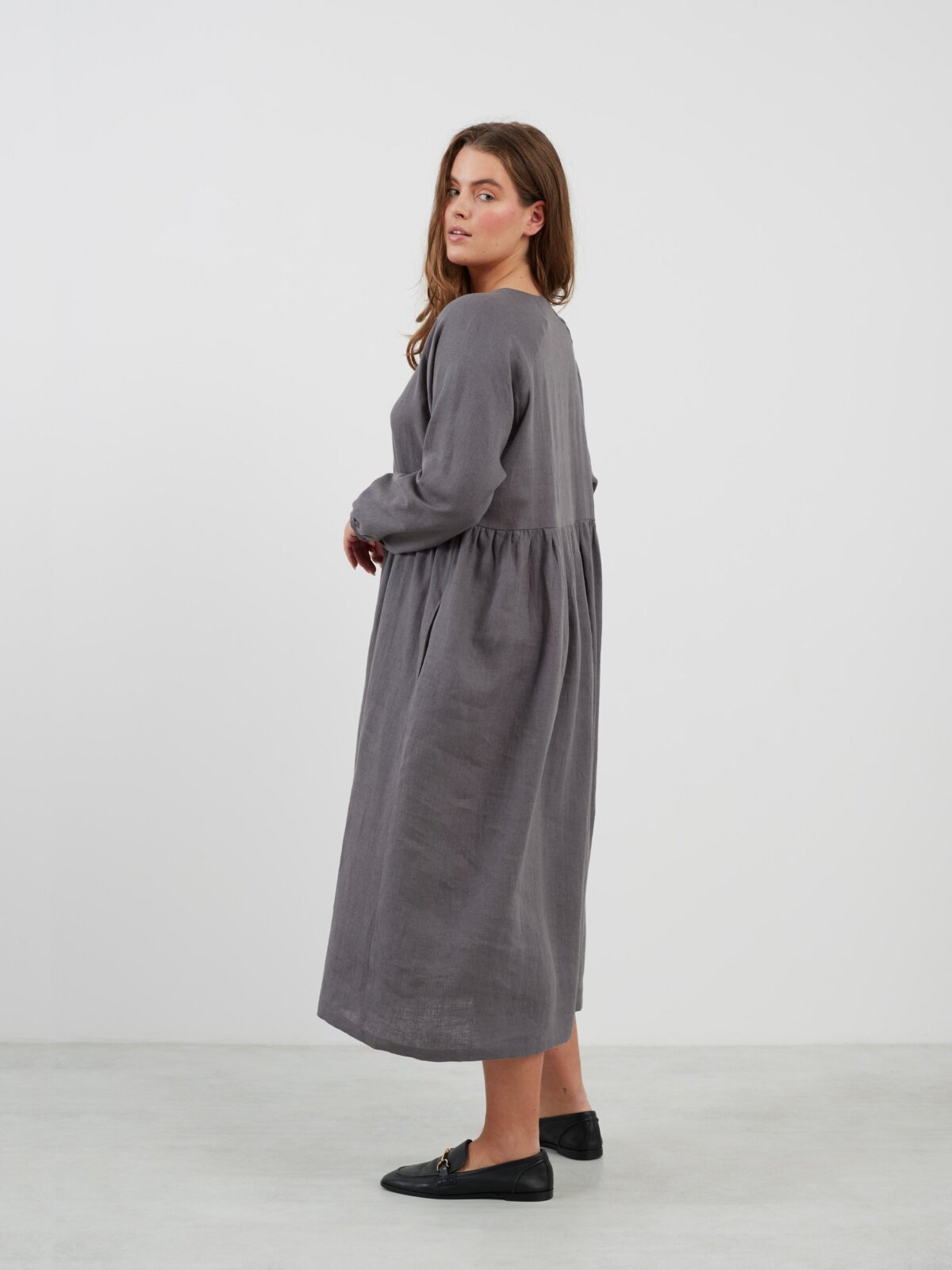 Bild 6 von BAY Langarm Leinenkleid Midi in von Love and Confuse