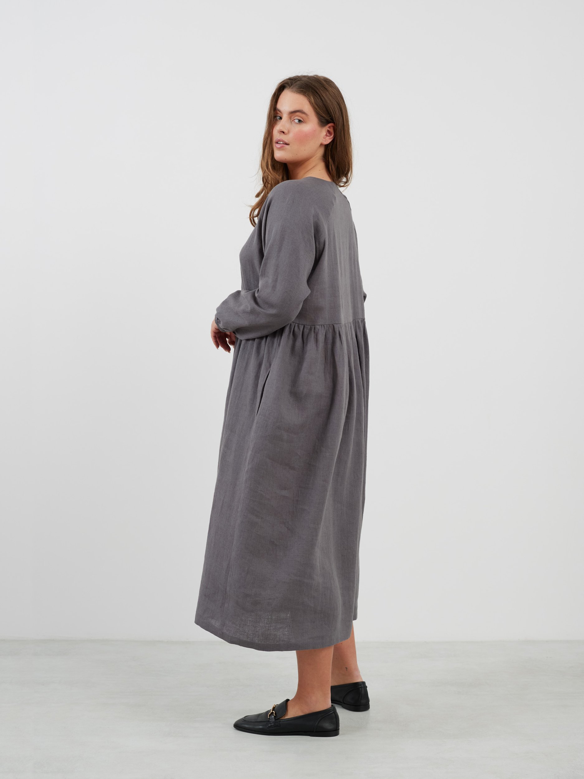 Bild 6 von BAY Langarm Leinenkleid Midi in von Love and Confuse