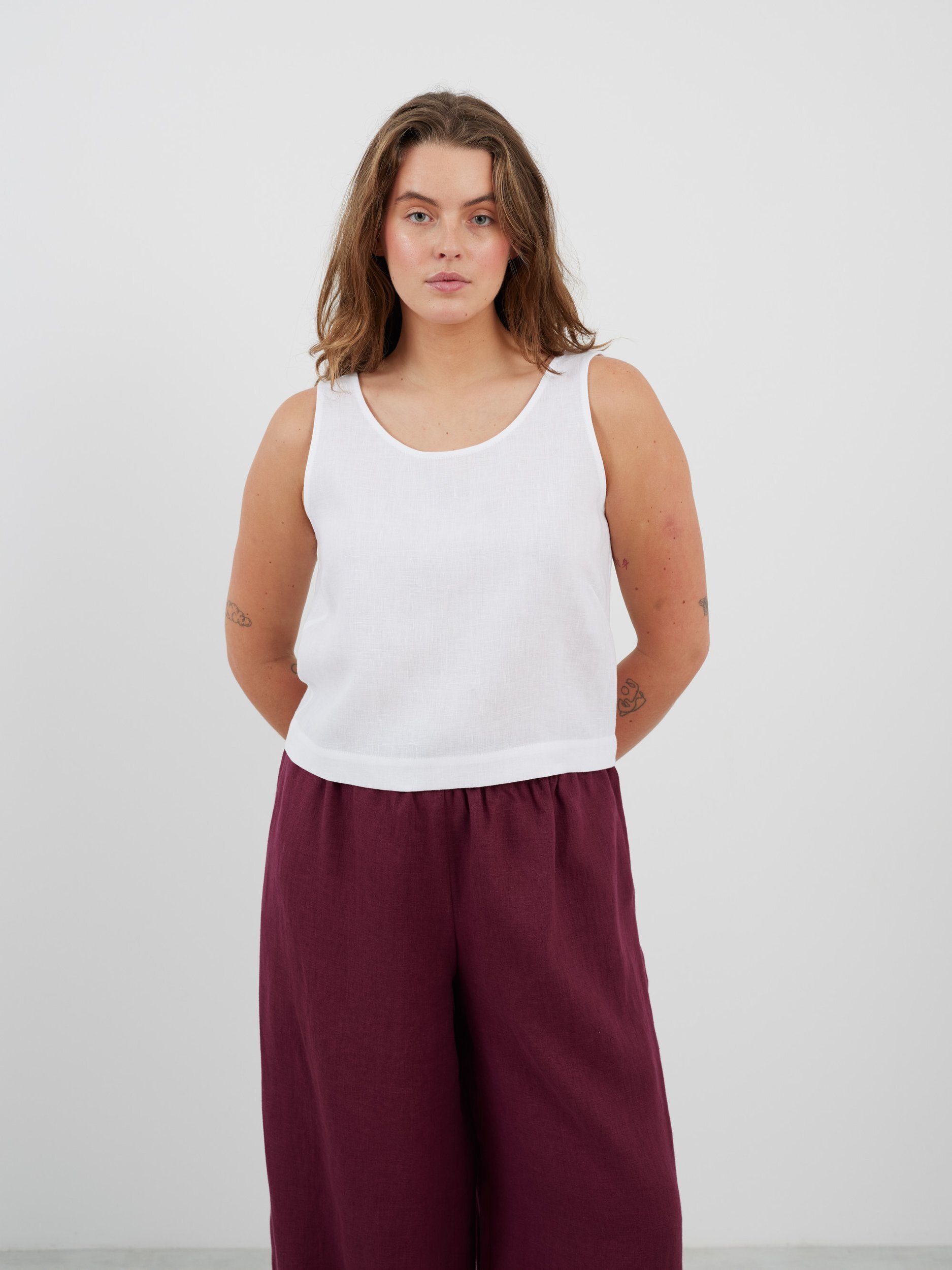Bild 1 von CALI Leinen Tanktop in Weiß von Love and Confuse