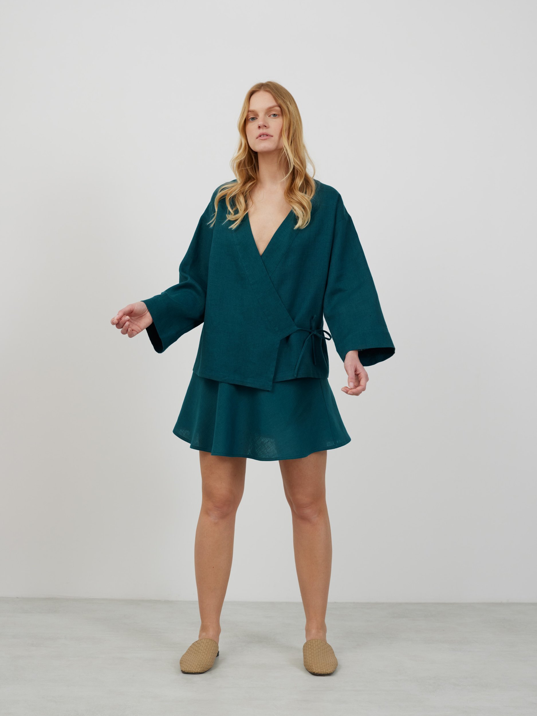Bild 5 von DELILAH Leinen-Kimonojacke in Smaragdblau von Love and Confuse