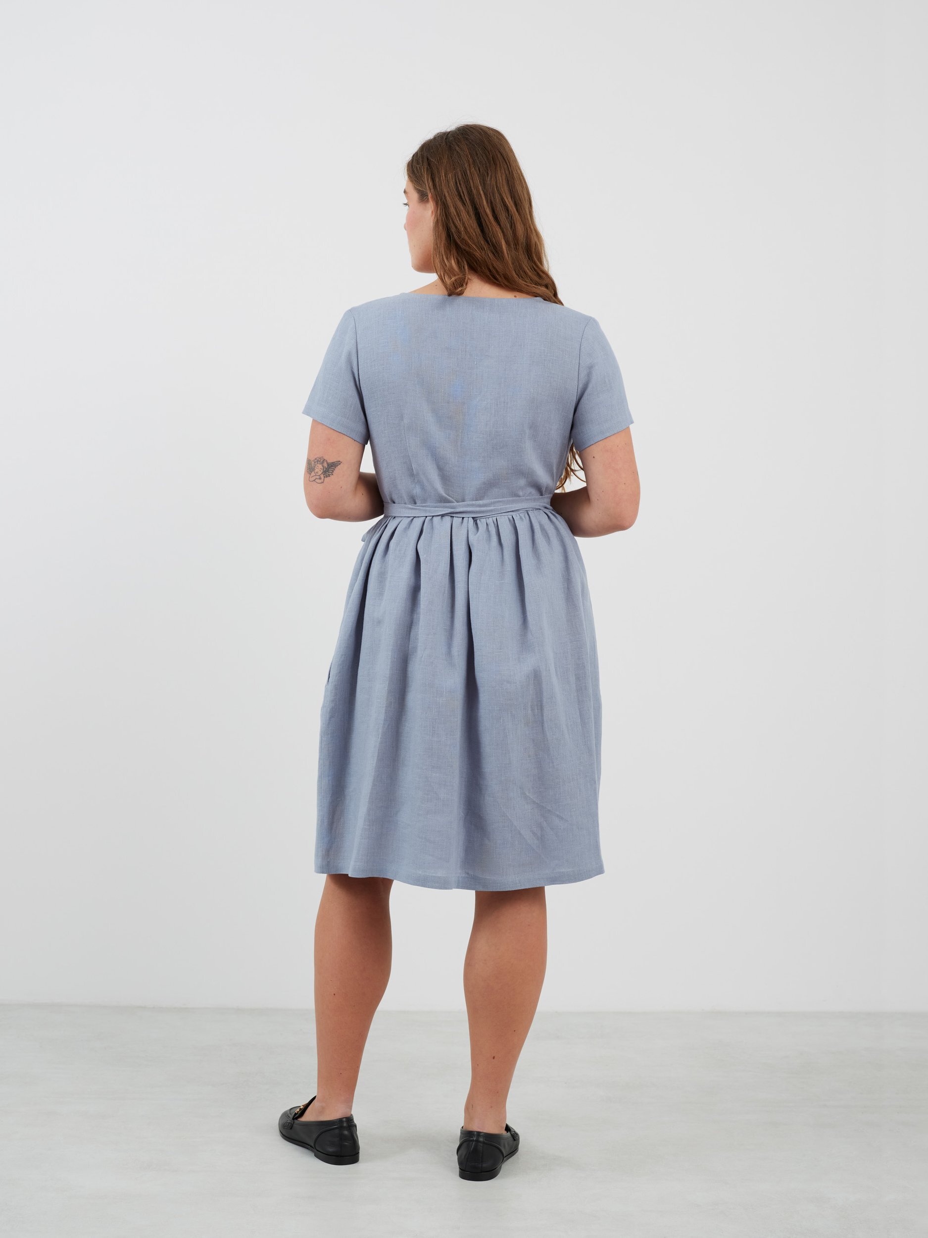 Bild 6 von FLORA Leinen Wickelkleid in von Love and Confuse