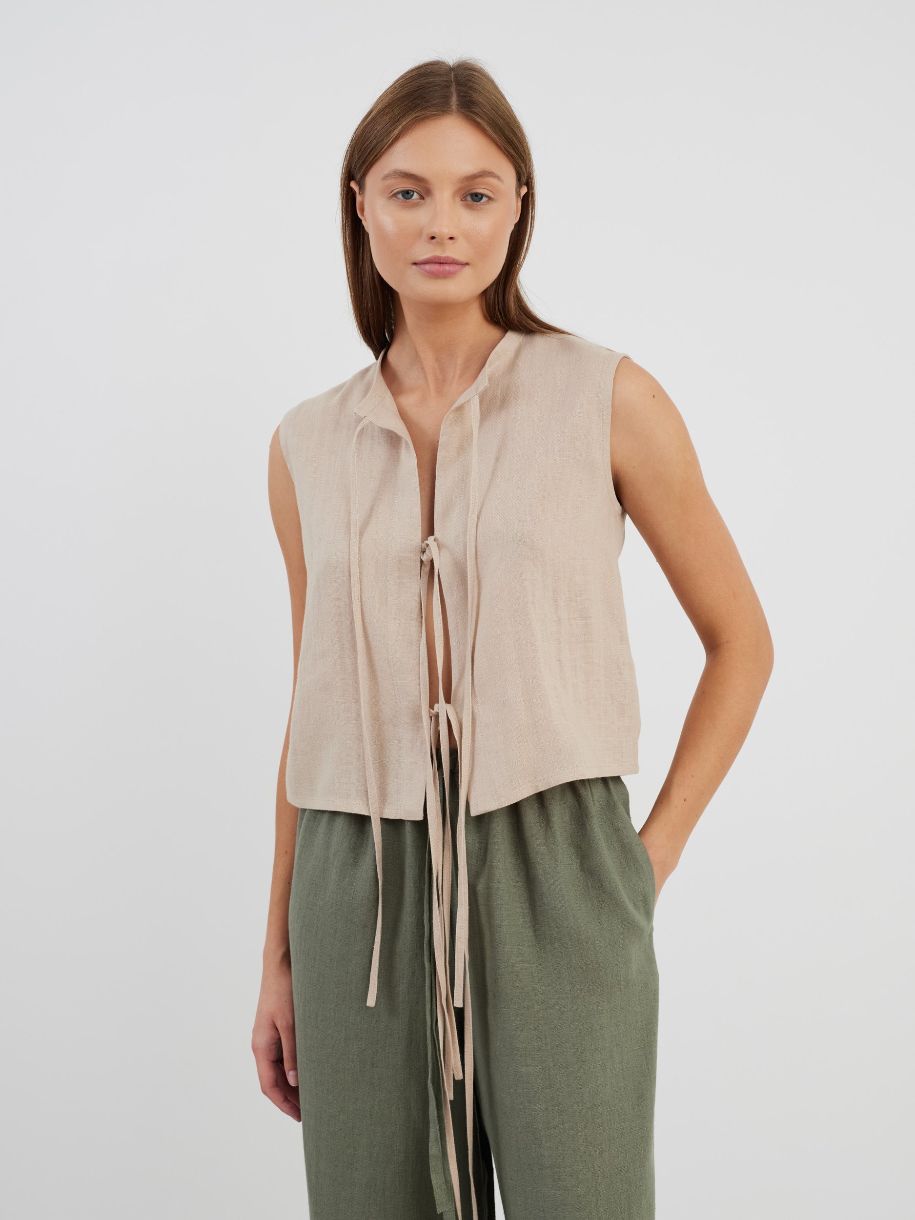 Bild 3 von HEIDI Leinentop mit Bindeverschluss in Beige von Love and Confuse