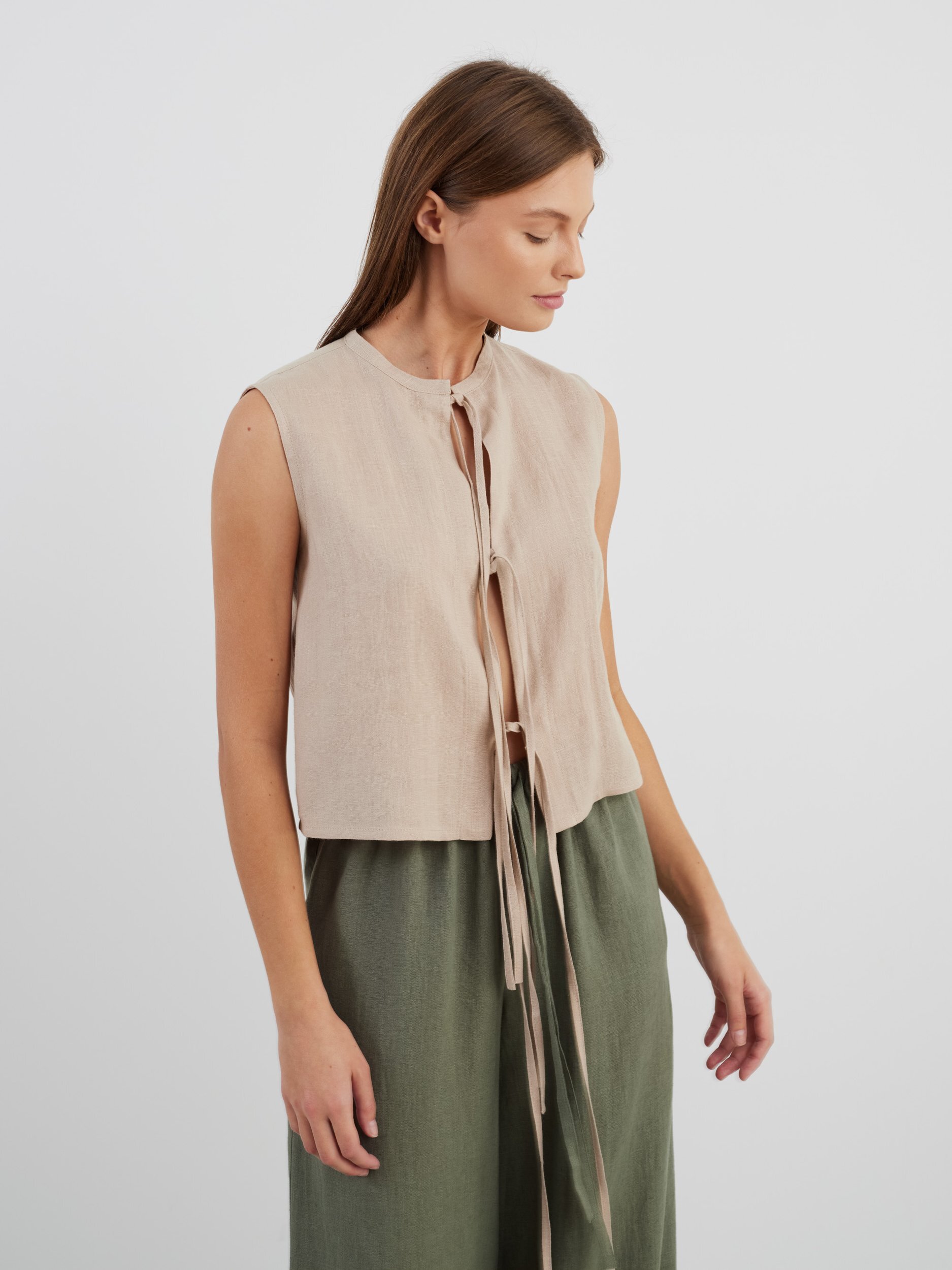 Bild 5 von HEIDI Leinentop mit Bindeverschluss in Beige von Love and Confuse