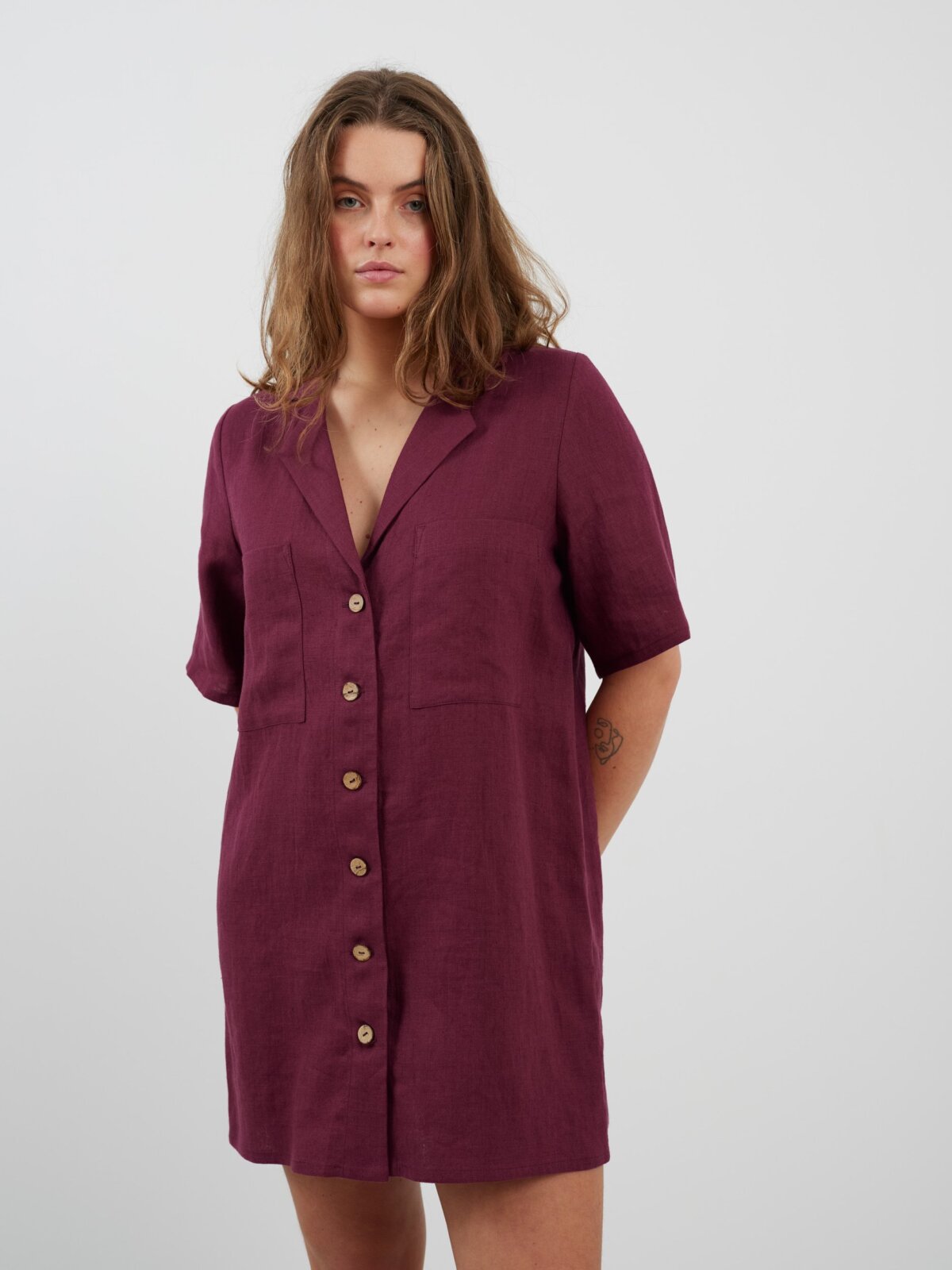 Bild 3 von IDA Hemdkleid aus Leinen in Aubergine von Love and Confuse