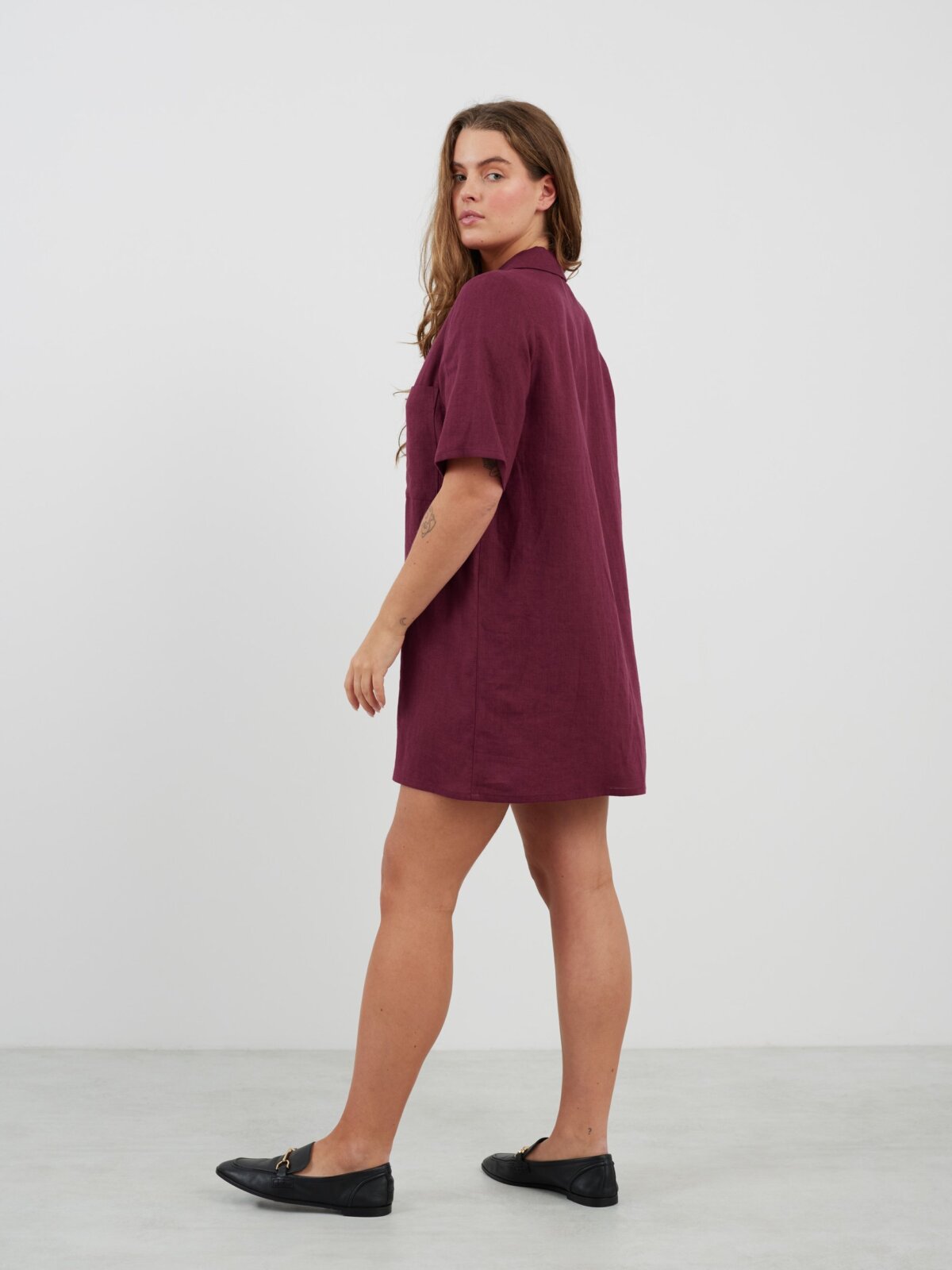 Bild 5 von IDA Hemdkleid aus Leinen in Aubergine von Love and Confuse