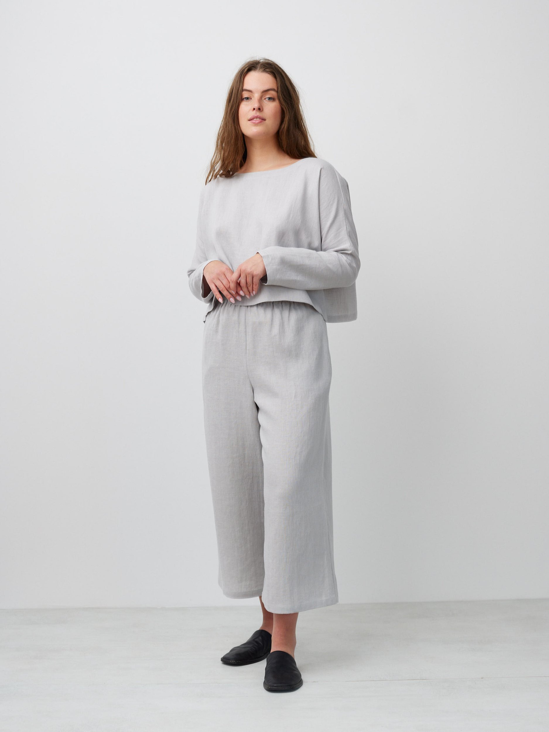 Image 2 of IVY Cropped Linen Top in Cloudy Grey from Love and Confuse