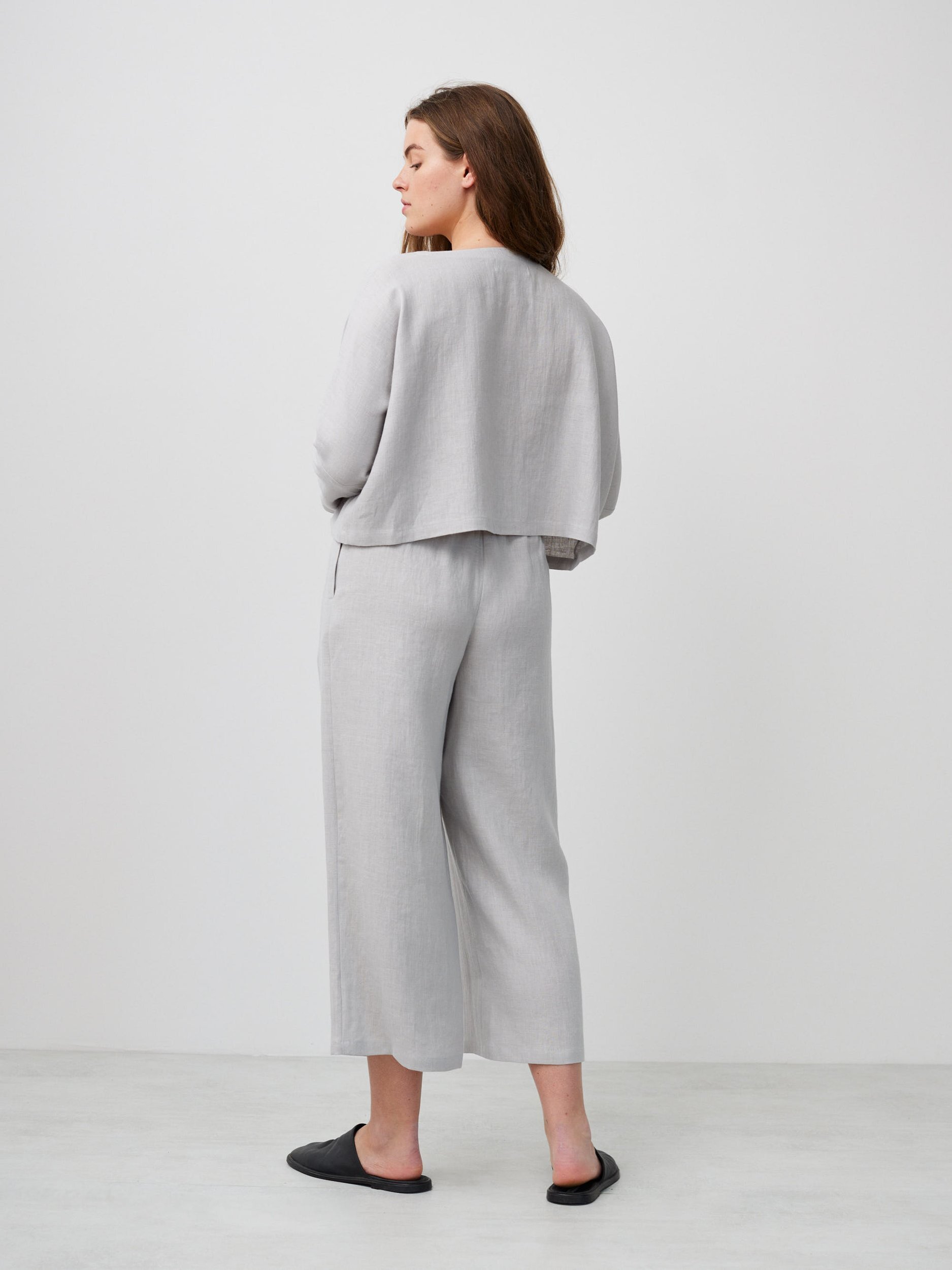 Image 4 of IVY Cropped Linen Top in Cloudy Grey from Love and Confuse