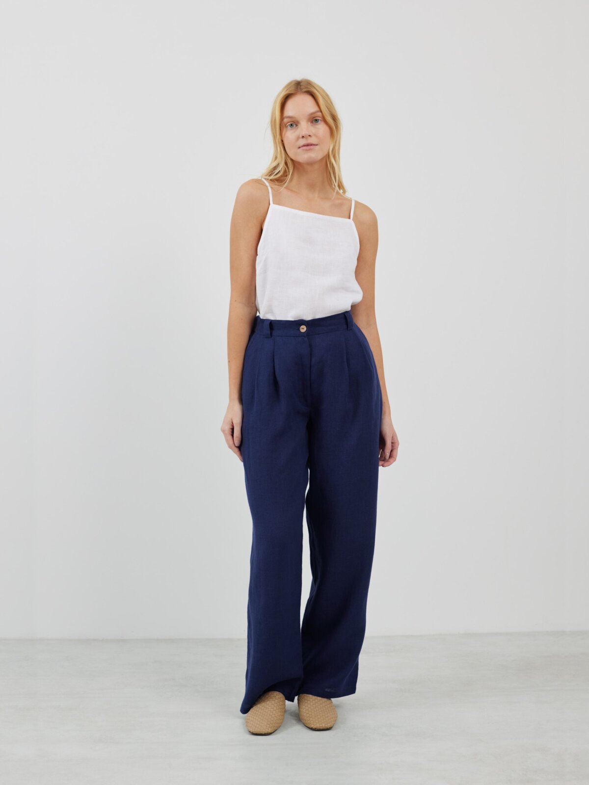 Bild 3 von JAMES - Elegante Leinenhose in Marineblau von Love and Confuse