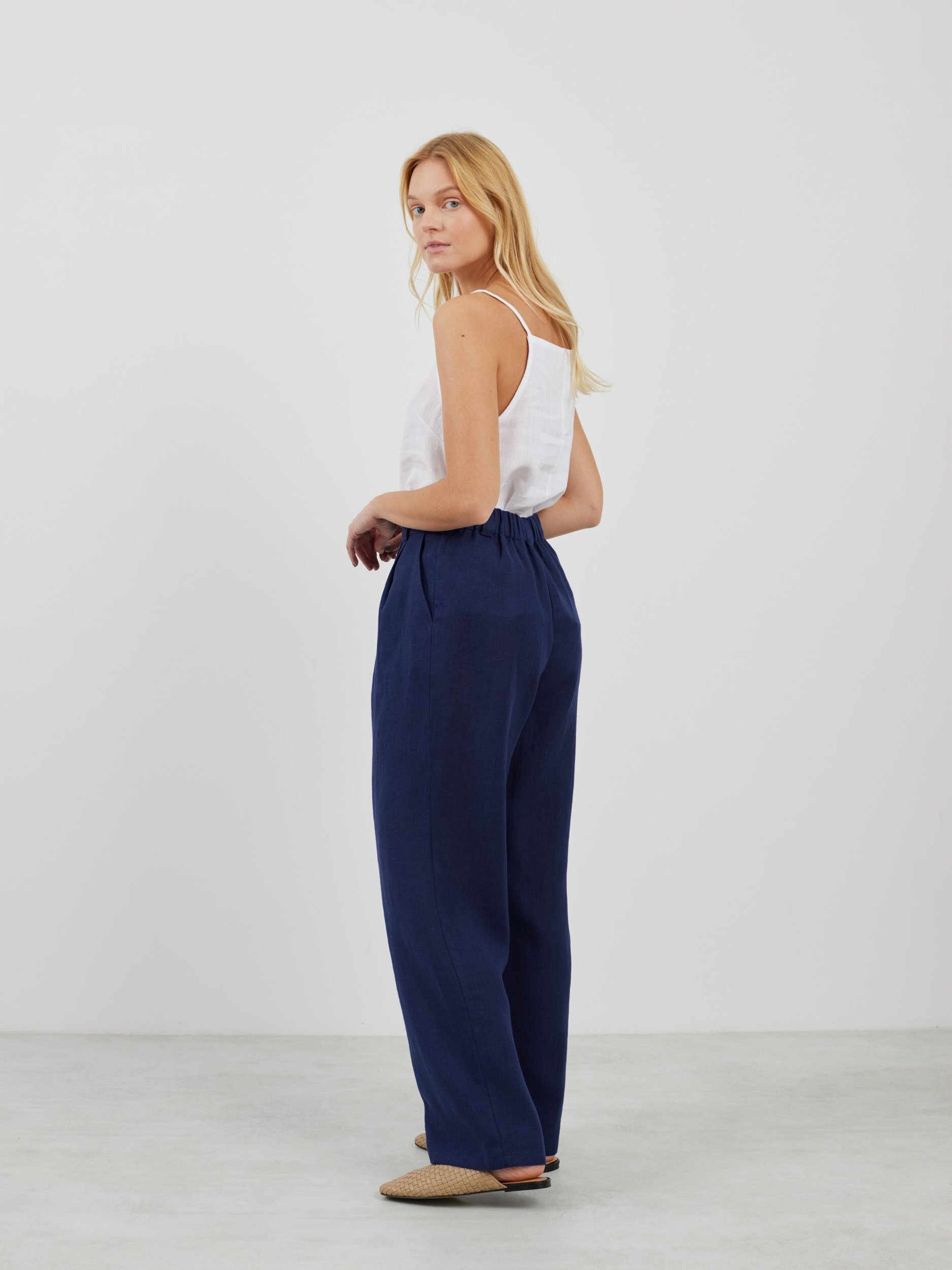 Bild 5 von JAMES - Elegante Leinenhose in Marineblau von Love and Confuse