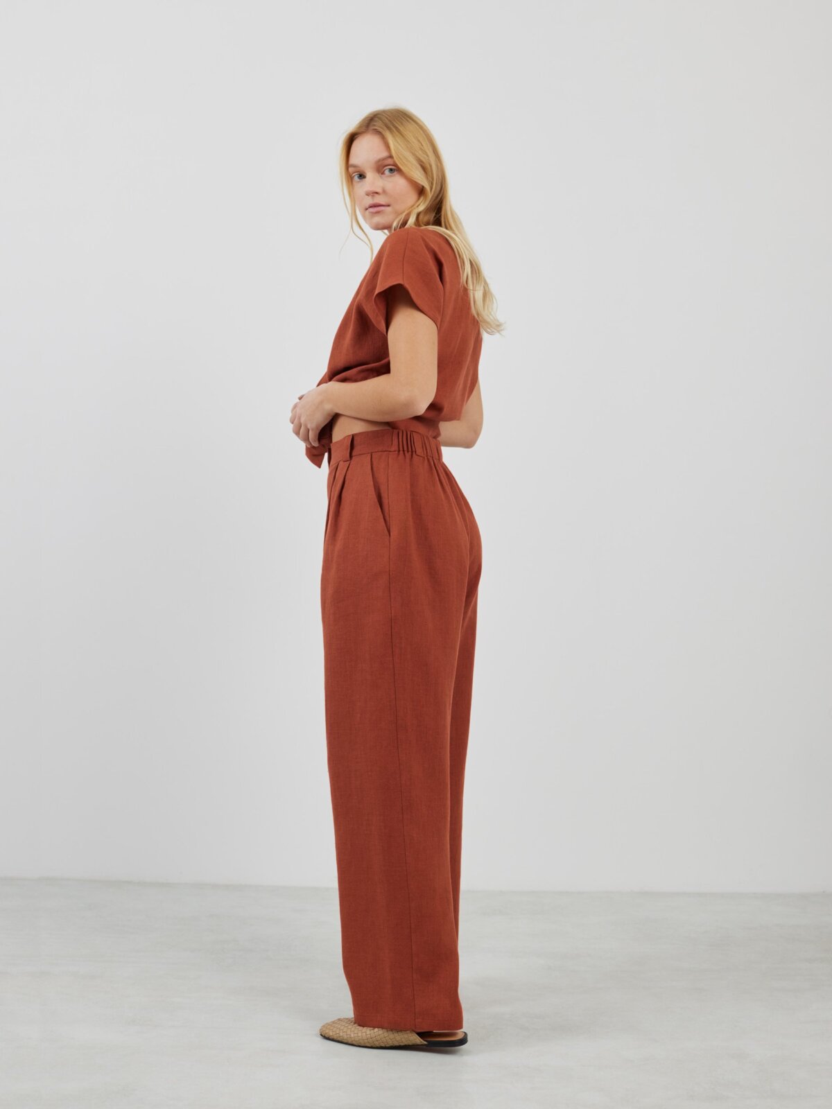 Bild 5 von JAMES - Elegante Leinenhose in Rost von Love and Confuse