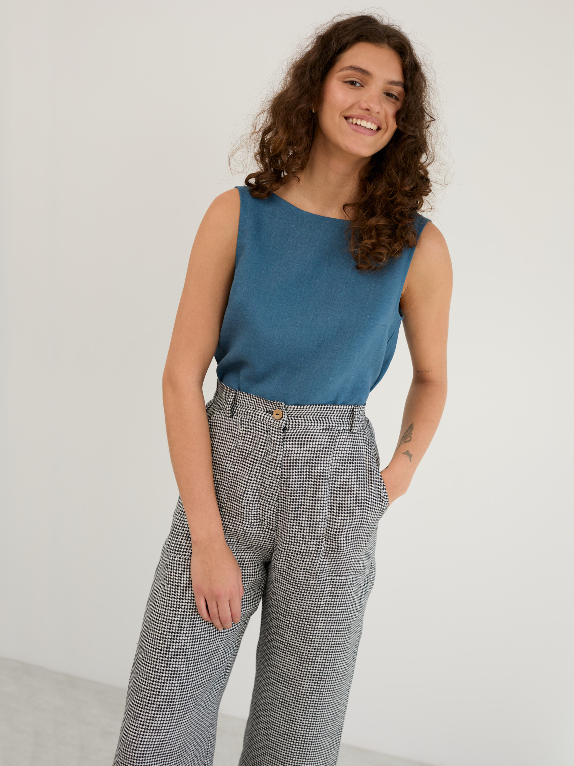 Image 4 of Linen Wide Leg Cropped Pants in Houndstooth OCEAN from Love and Confuse | Handmade Linen Clothing for Women