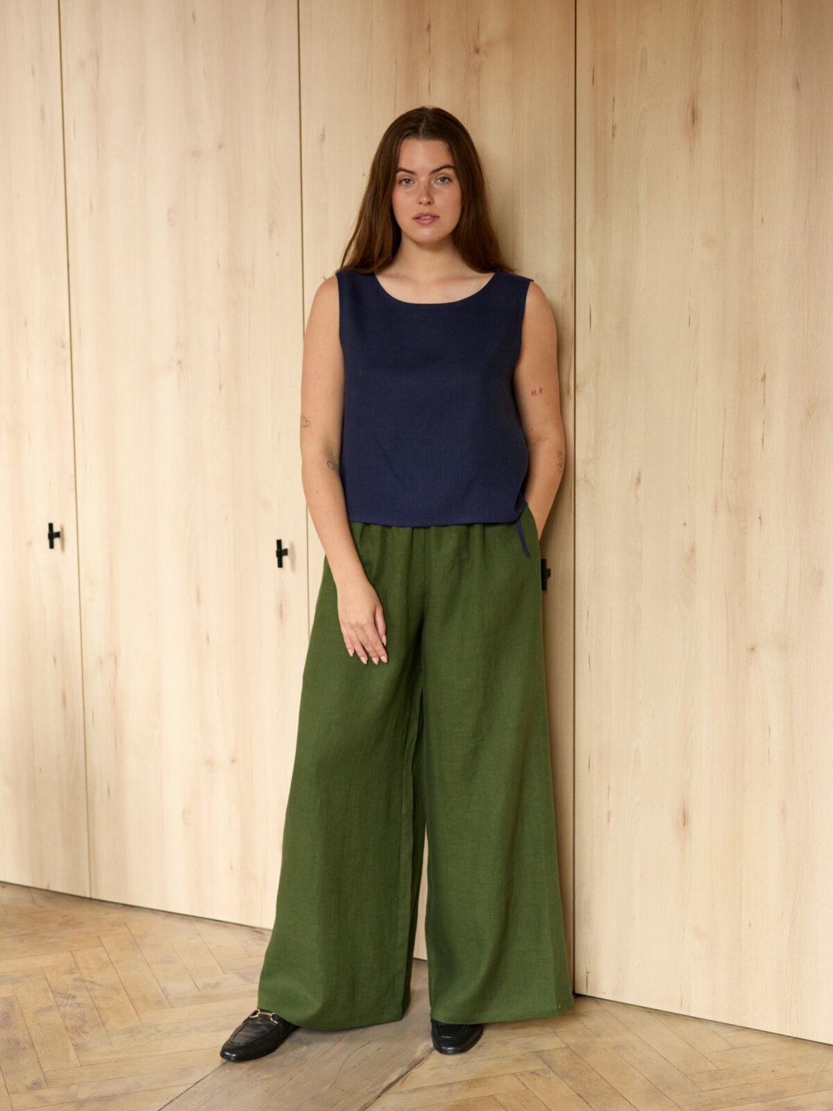 Image 2 of PEARL high-waisted wide-leg linen pants in Navy Blue, featuring an elastic waistband, from Love and Confuse.