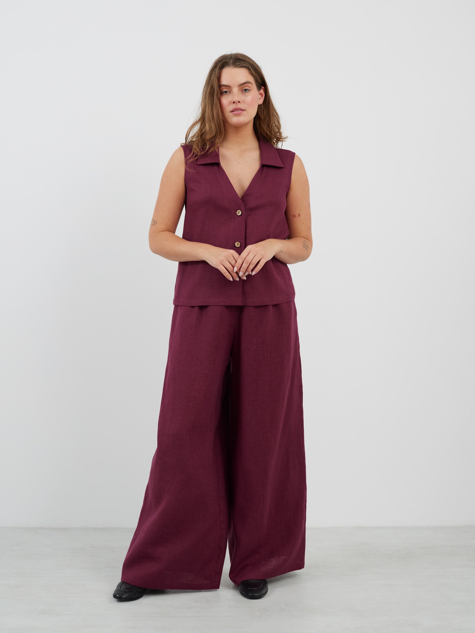 Bild 2 von LUCY Leinenweste mit Kragen in Aubergine von Love and Confuse