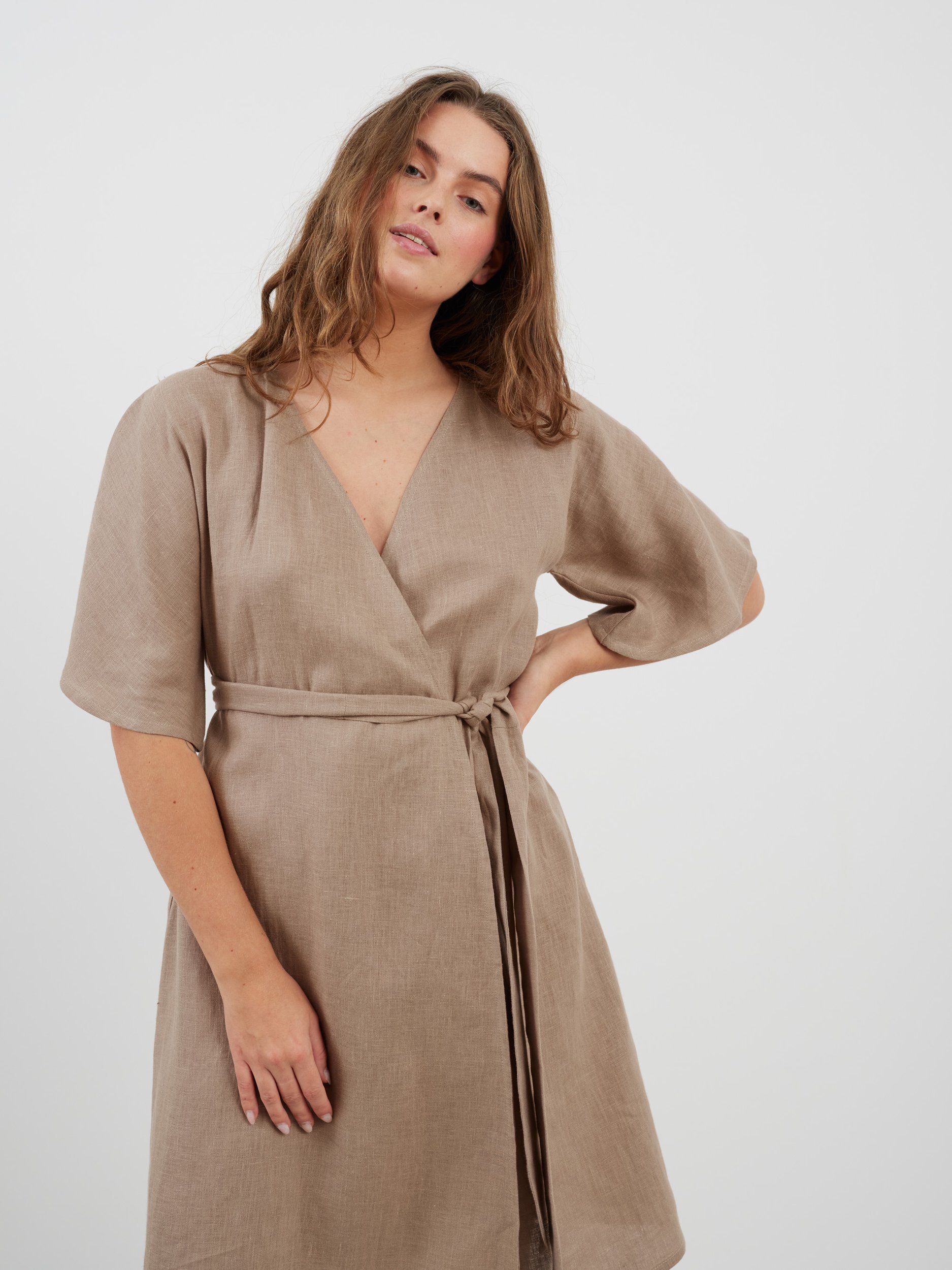 Bild 1 von MARY Leinen Wickelkleid in von Love and Confuse