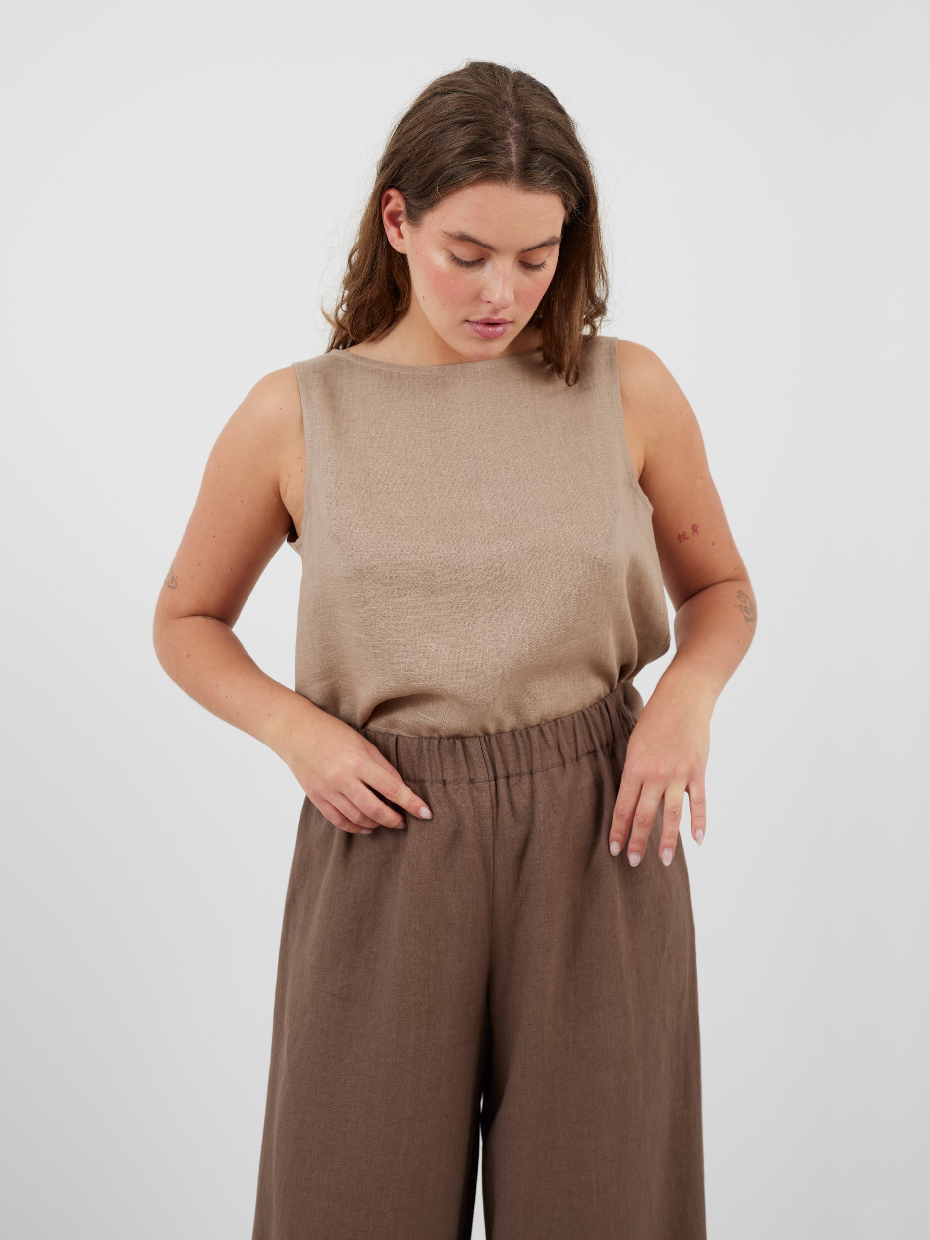 Bild 2 von PEARL - Weit geschnittene Leinenhose in Kakao von Love and Confuse