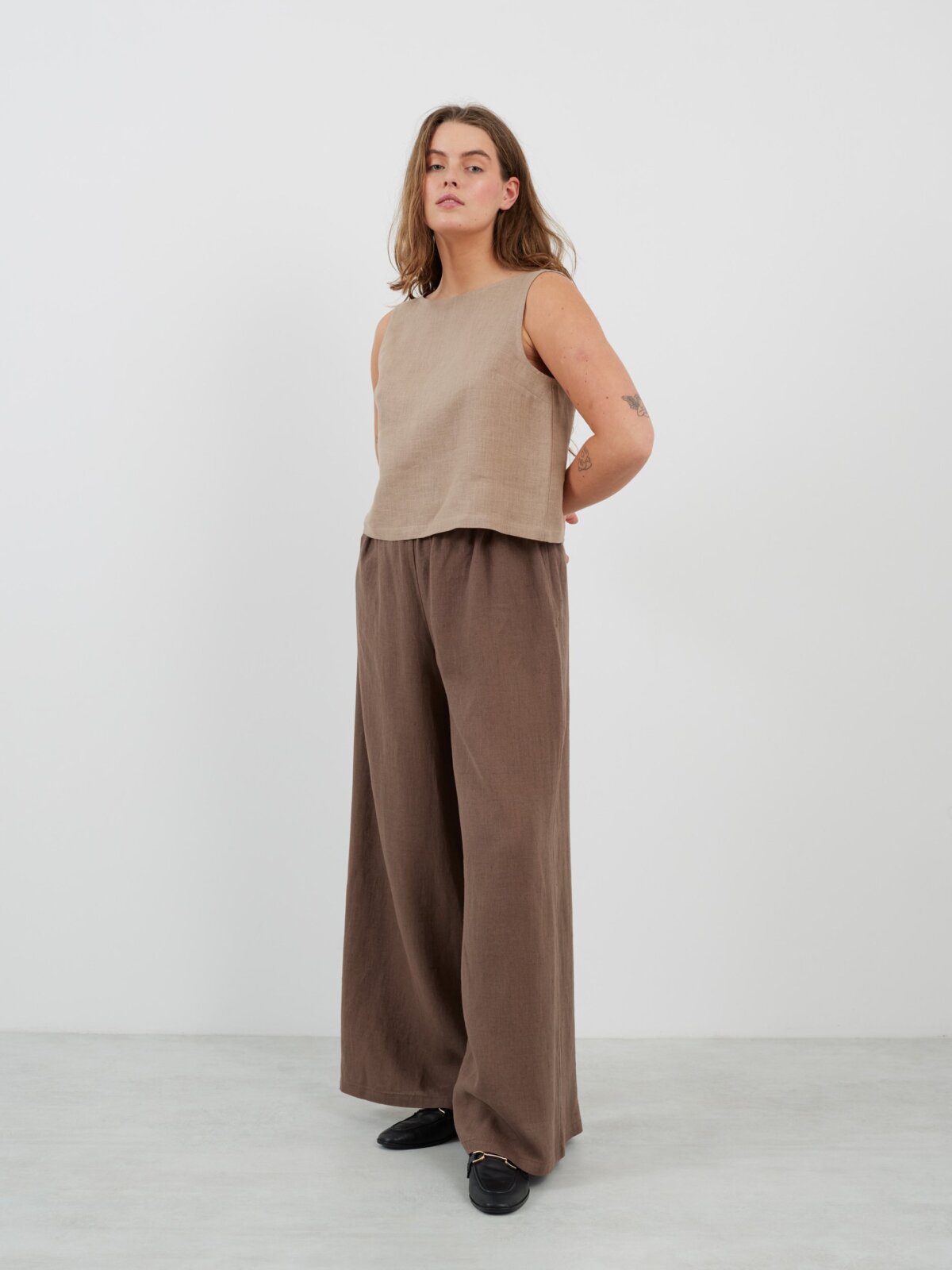 Bild 3 von PEARL - Weit geschnittene Leinenhose in Kakao von Love and Confuse