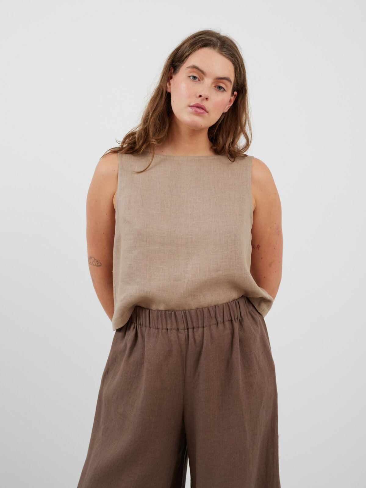 Bild 4 von PEARL - Weit geschnittene Leinenhose in Kakao von Love and Confuse