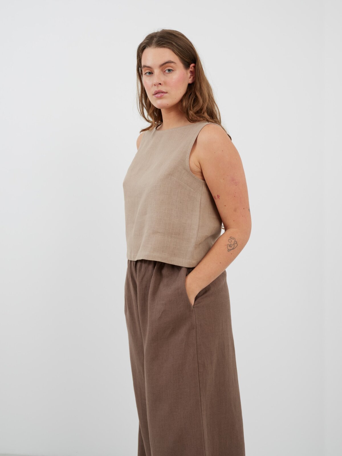 Bild 5 von PEARL - Weit geschnittene Leinenhose in Kakao von Love and Confuse