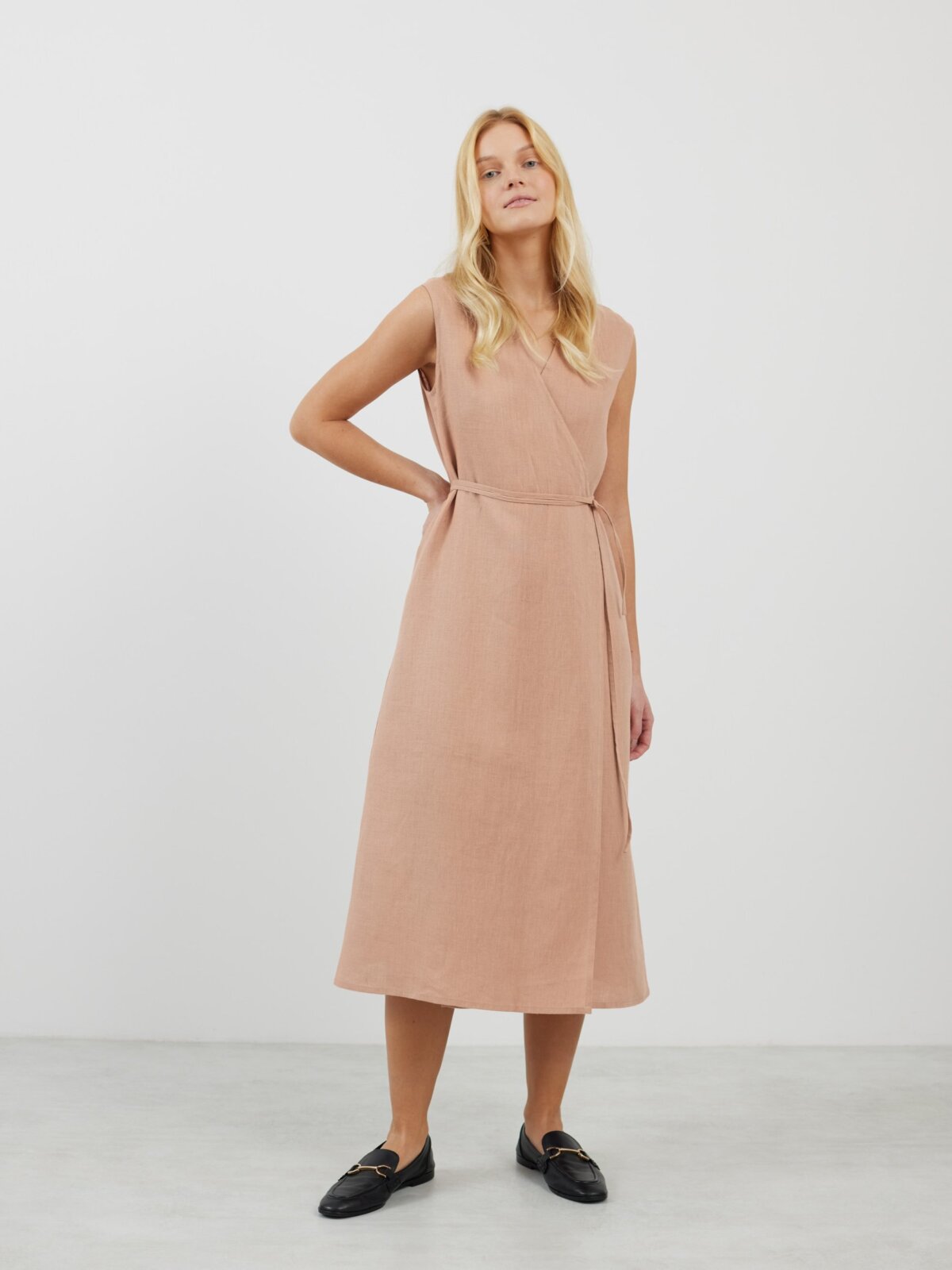 Bild 1 von PIA Leinen Midi Wickelkleid in Rosa mit Braun von Love and Confuse
