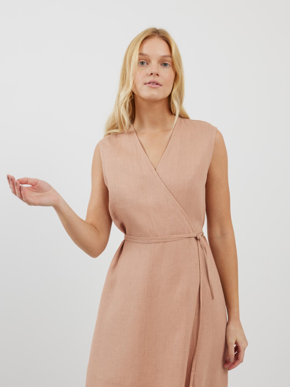 Bild 4 von PIA Leinen Midi Wickelkleid in Rosa mit Braun von Love and Confuse