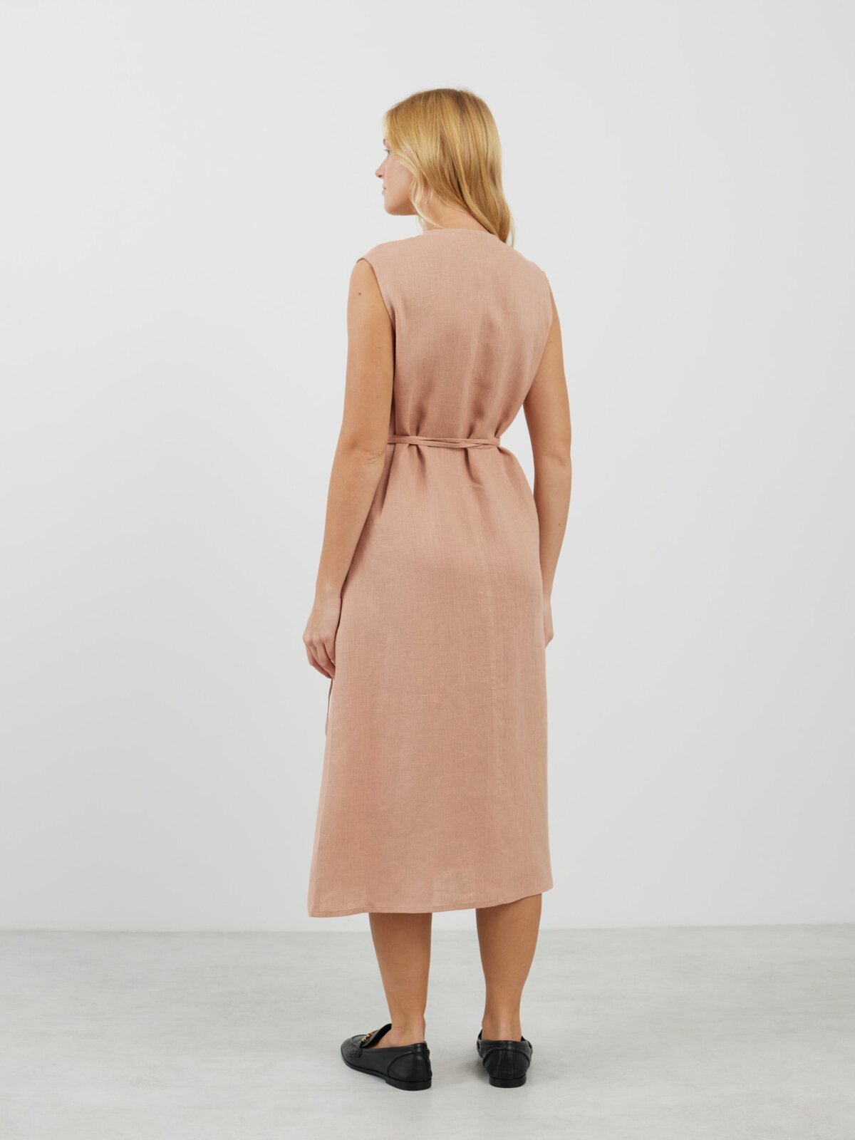 Bild 5 von PIA Leinen Midi Wickelkleid in Rosa mit Braun von Love and Confuse