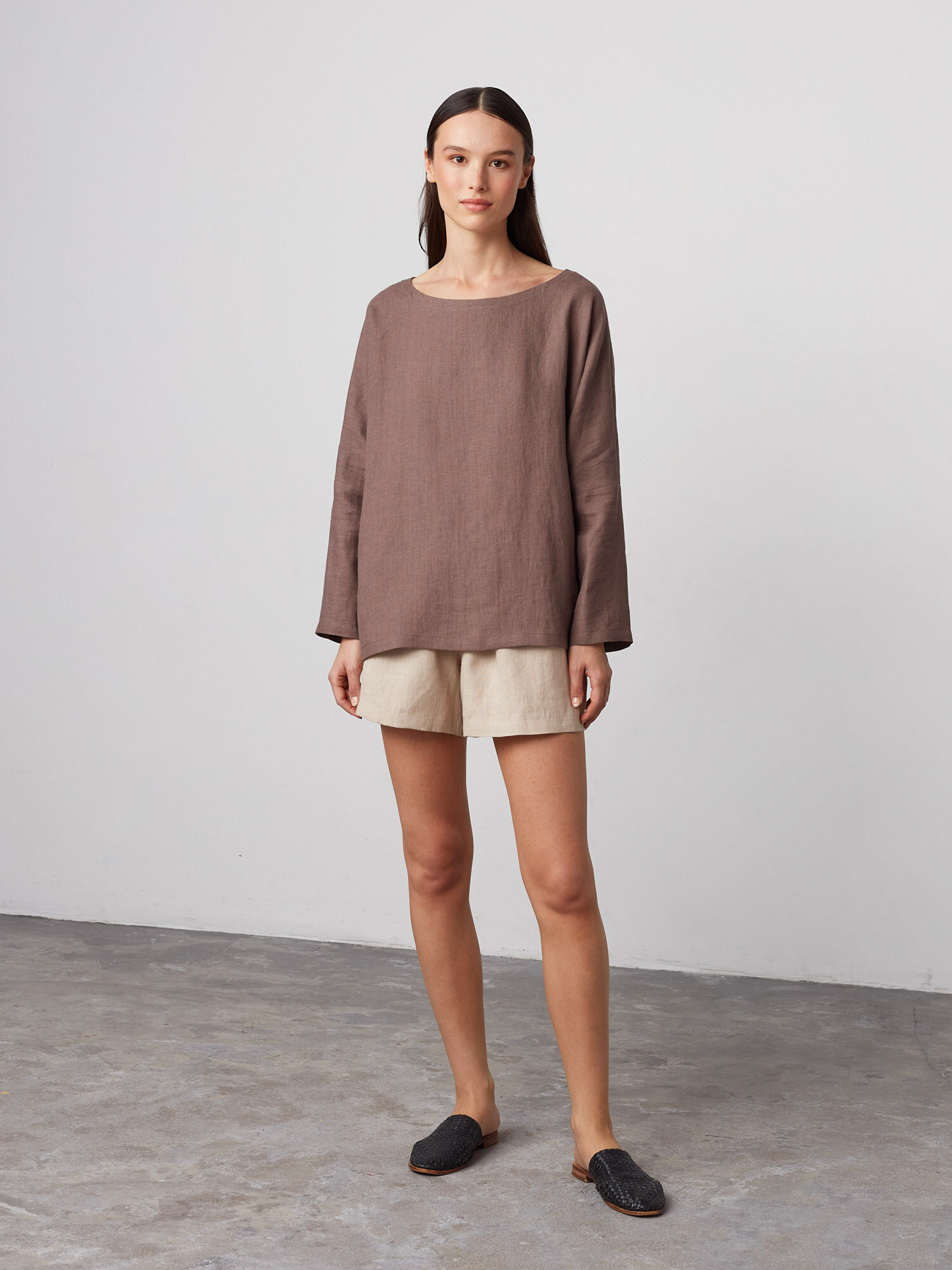 Bild 2 von RUMI Langarmshirt aus Leinen in Cocoa, you can also choose other colors above von Love and Confuse