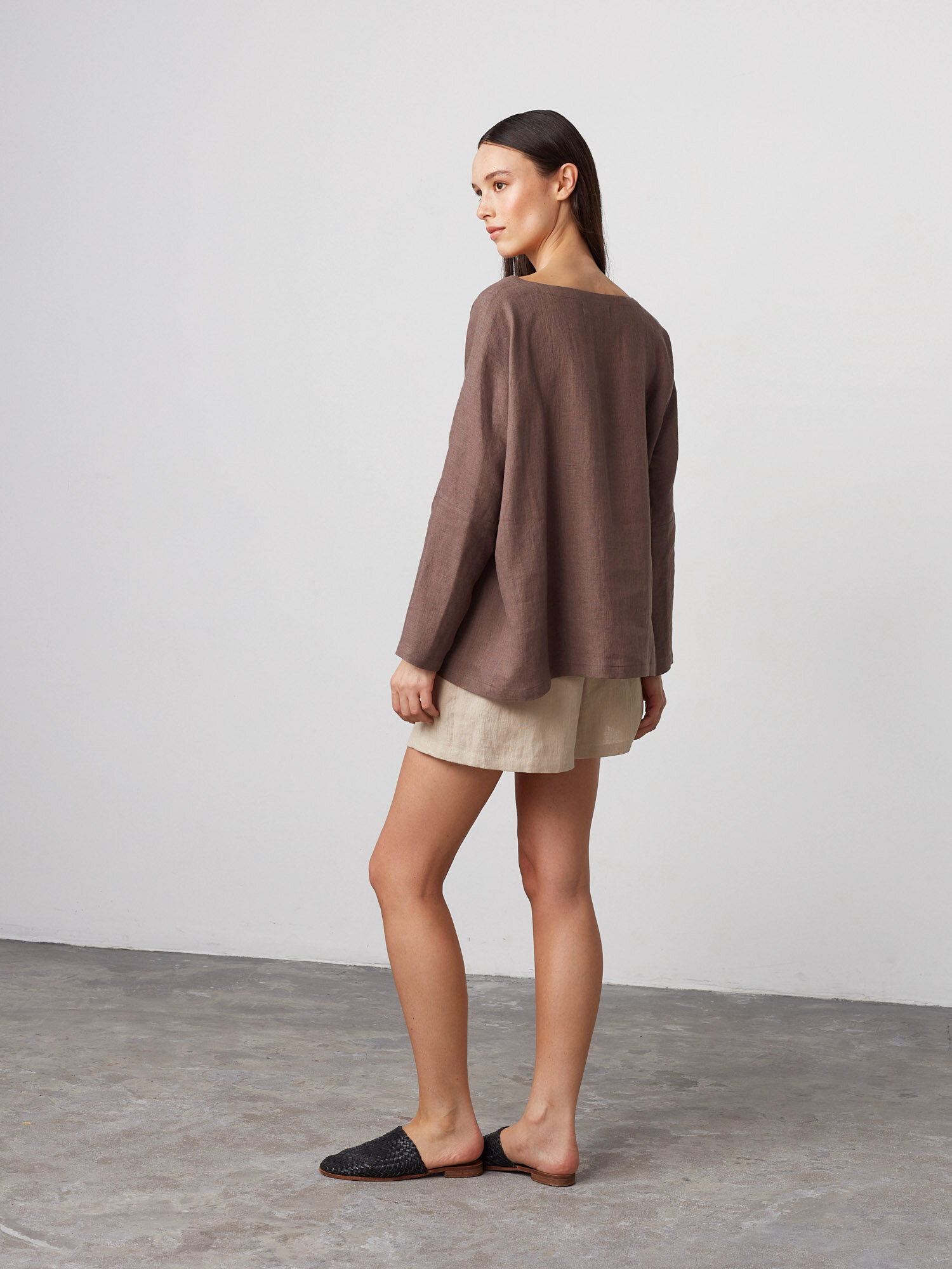 Bild 5 von RUMI Langarmshirt aus Leinen in Cocoa, you can also choose other colors above von Love and Confuse