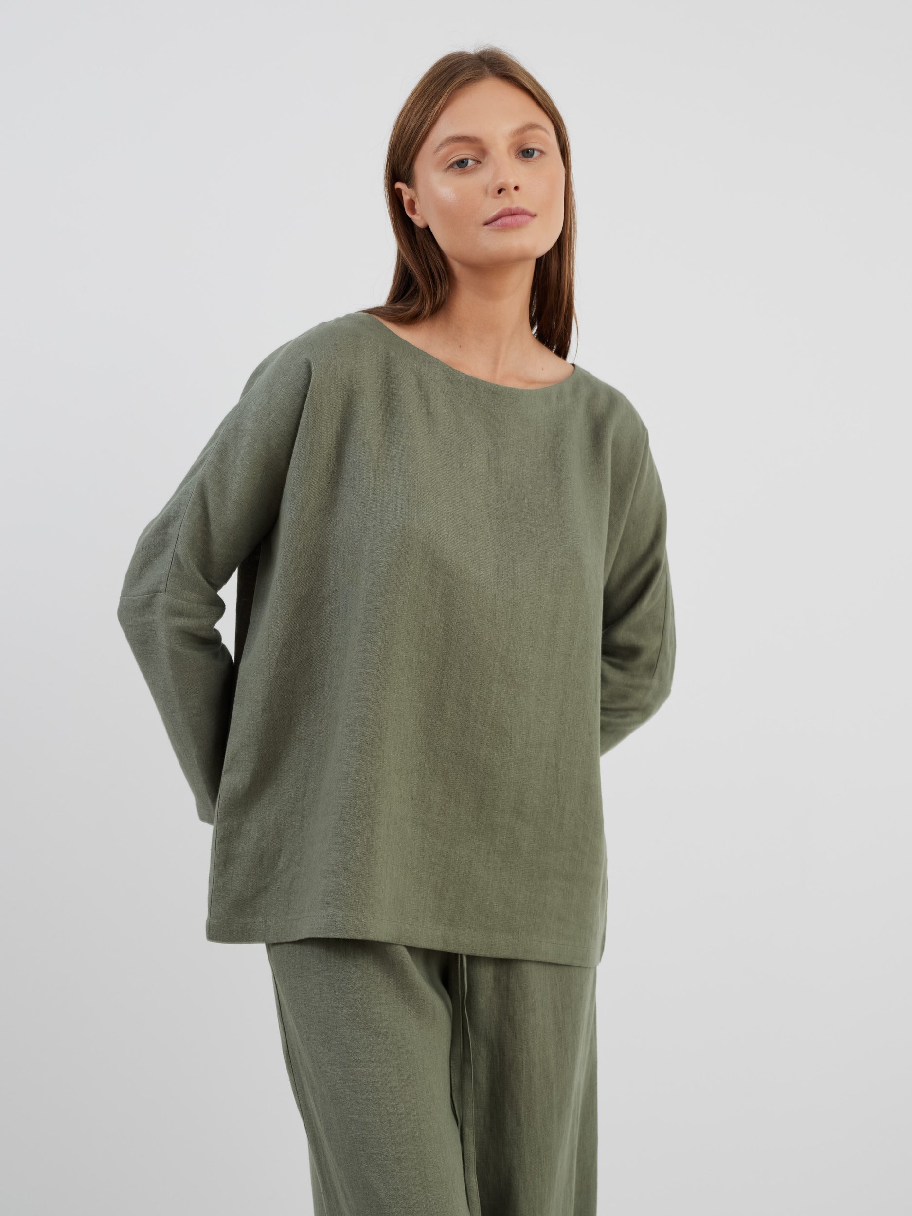 Bild 1 von RUMI Langarmshirt aus Leinen in Salbeigrün von Love and Confuse