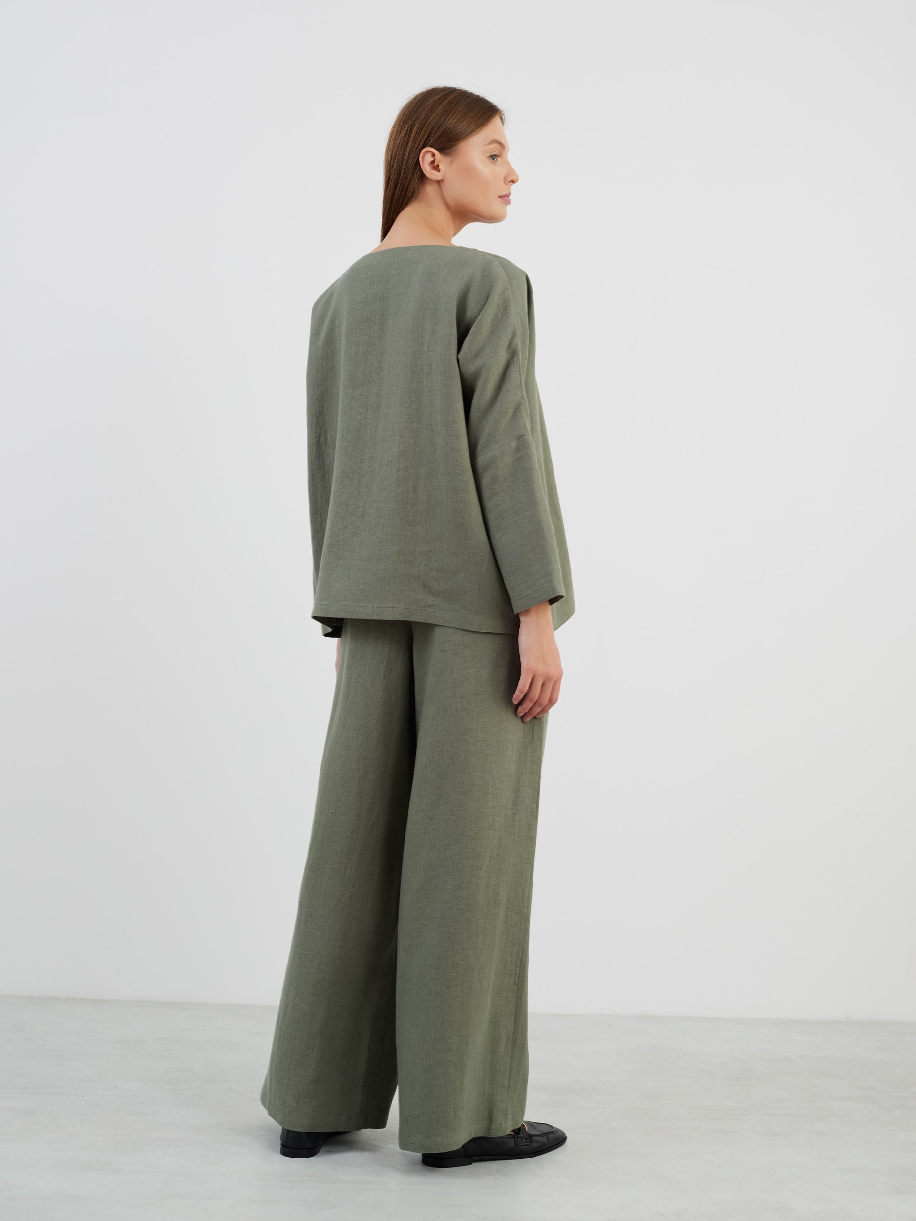 Bild 5 von RUMI Langarmshirt aus Leinen in Salbeigrün von Love and Confuse