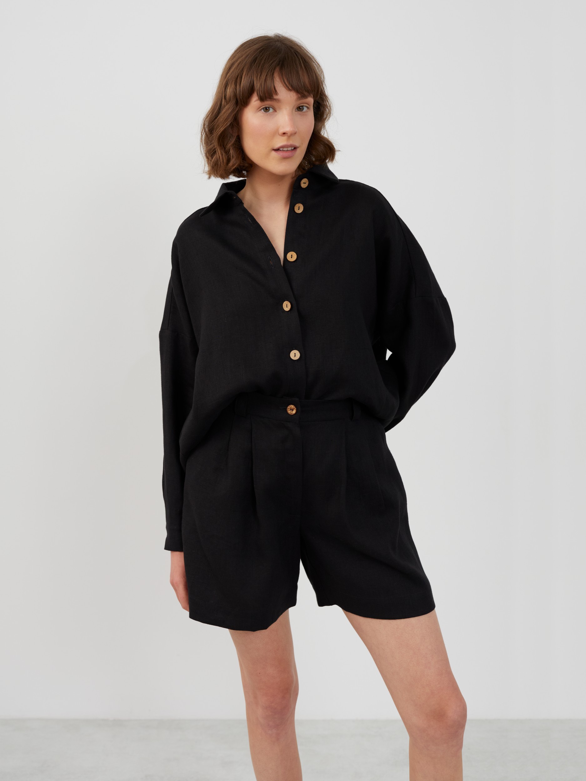 Image 3 of SAIGE Tailored Linen Shorts in Black from Love and Confuse