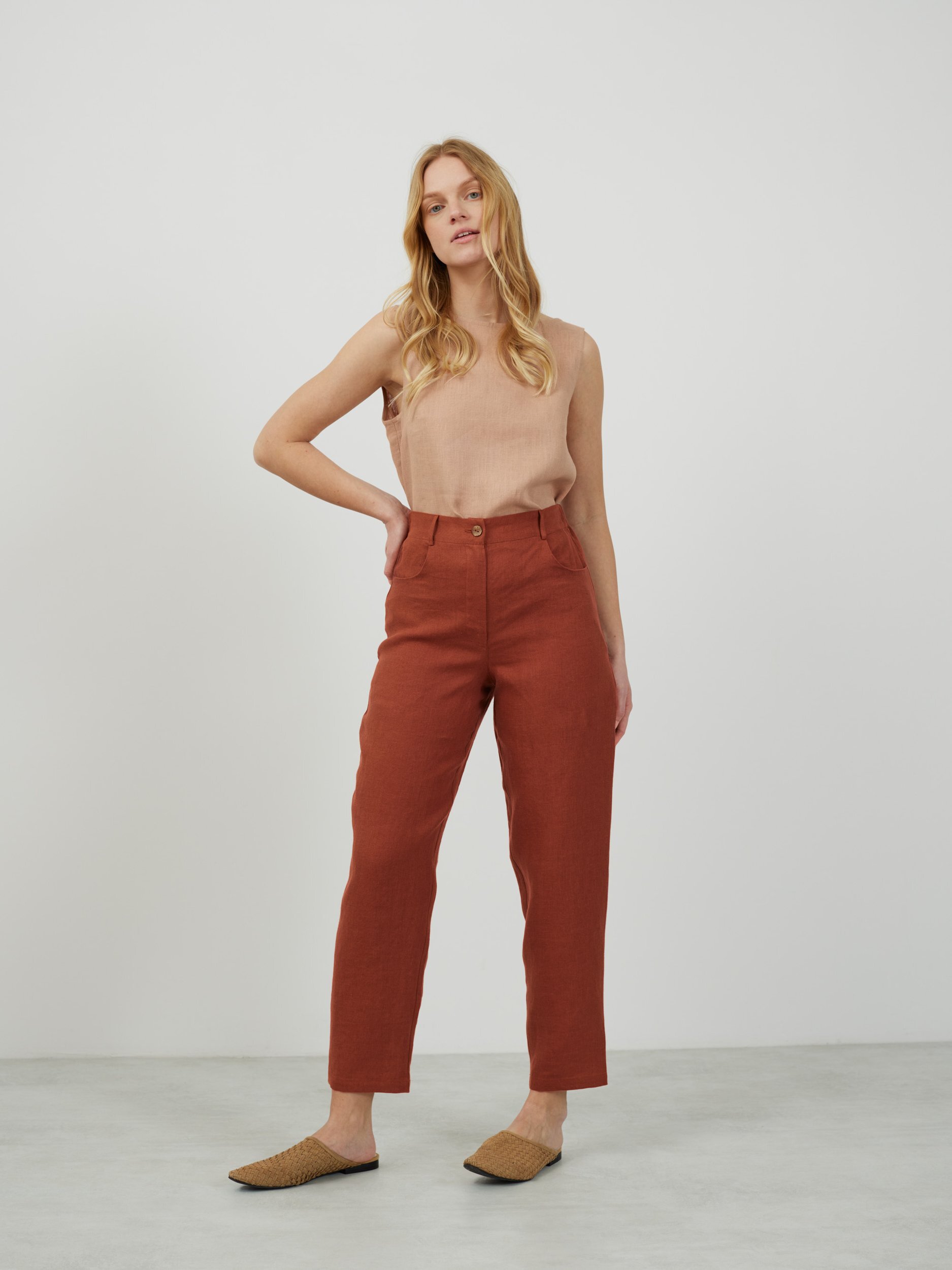 Bild 2 von SARAH - Hochgeschnittene Leinenhose mit schmal zulaufendem Bein in von Love and Confuse