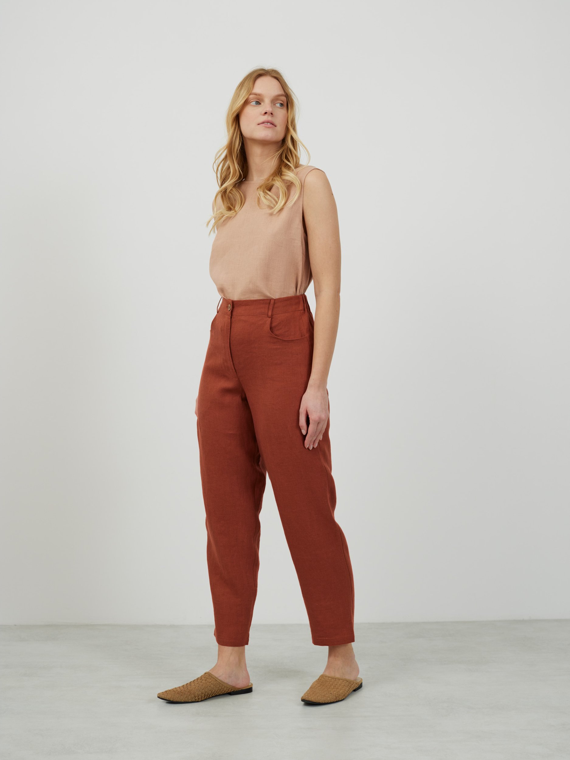 Bild 4 von SARAH - Hochgeschnittene Leinenhose mit schmal zulaufendem Bein in von Love and Confuse