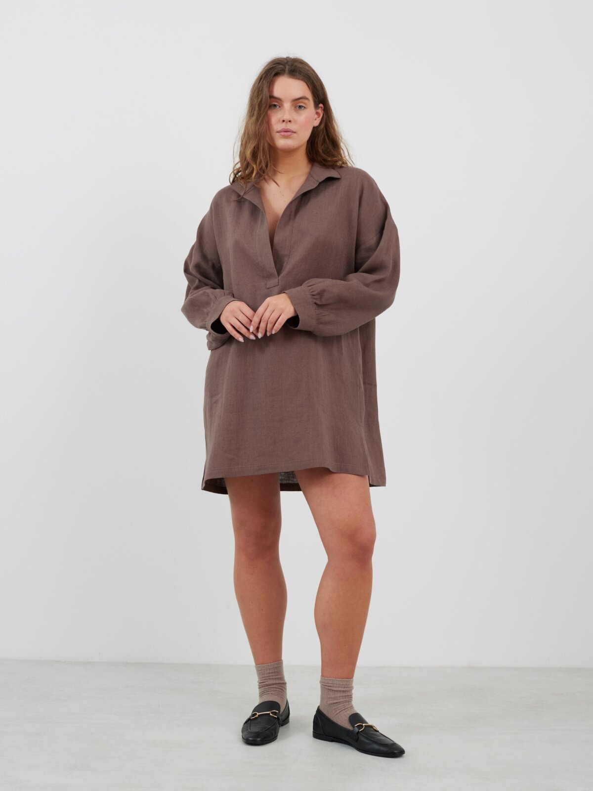 Bild 4 von SKY Leinen Strandkleid in Kakao von Love and Confuse